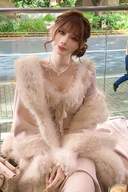 Heart pondering pearl necklace