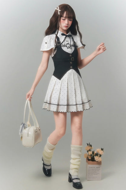 Vestido estilo muñeca monocromático de lunares + chaleco