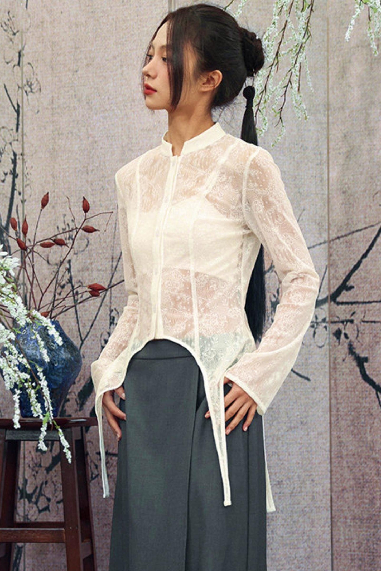 Romantisches weißes Spitzen-Hemd im transparenten Modestil