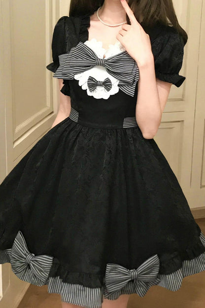 Gestreiftes Prinzessinnenkleid mit Schleife