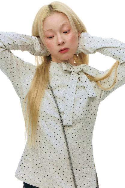 Top aderente con collo alto a stella