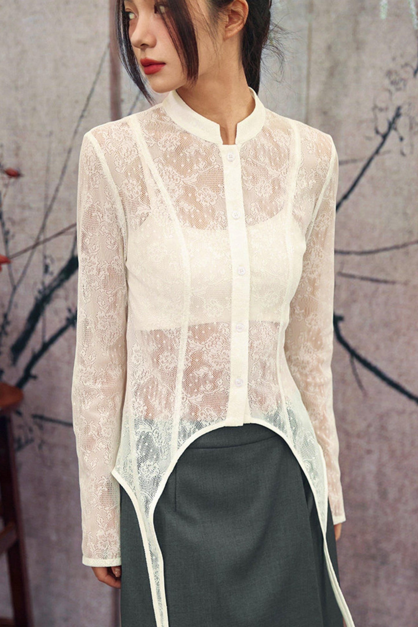 Romantisches weißes Spitzen-Hemd im transparenten Modestil