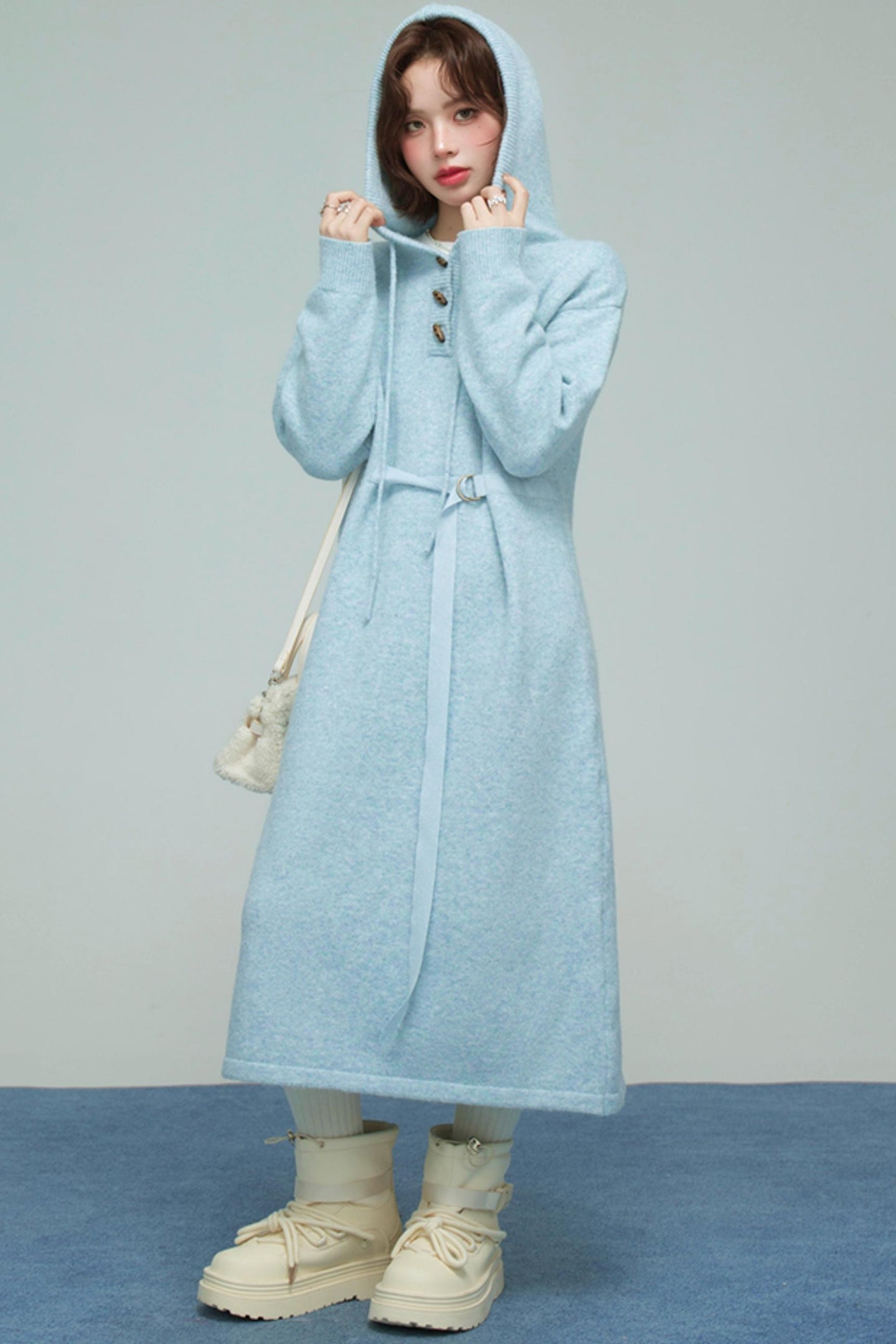 レイクブルーフーデッドニットドレス