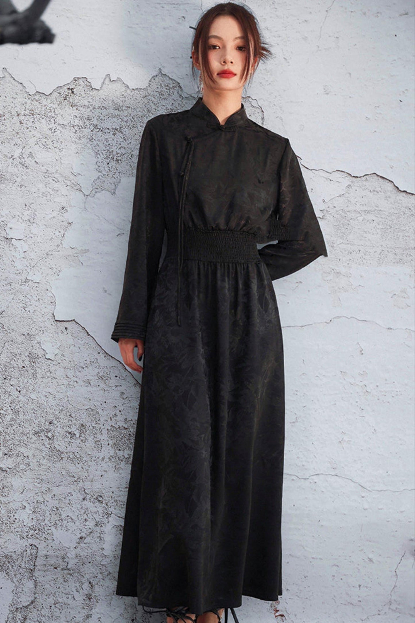 Kleid mit Jacquard-Taillenschnürung