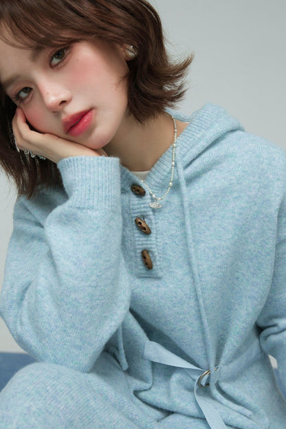 レイクブルーフーデッドニットドレス