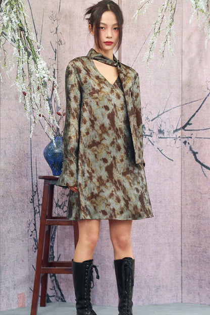 Silbergrau-Metallic-Satinbluse