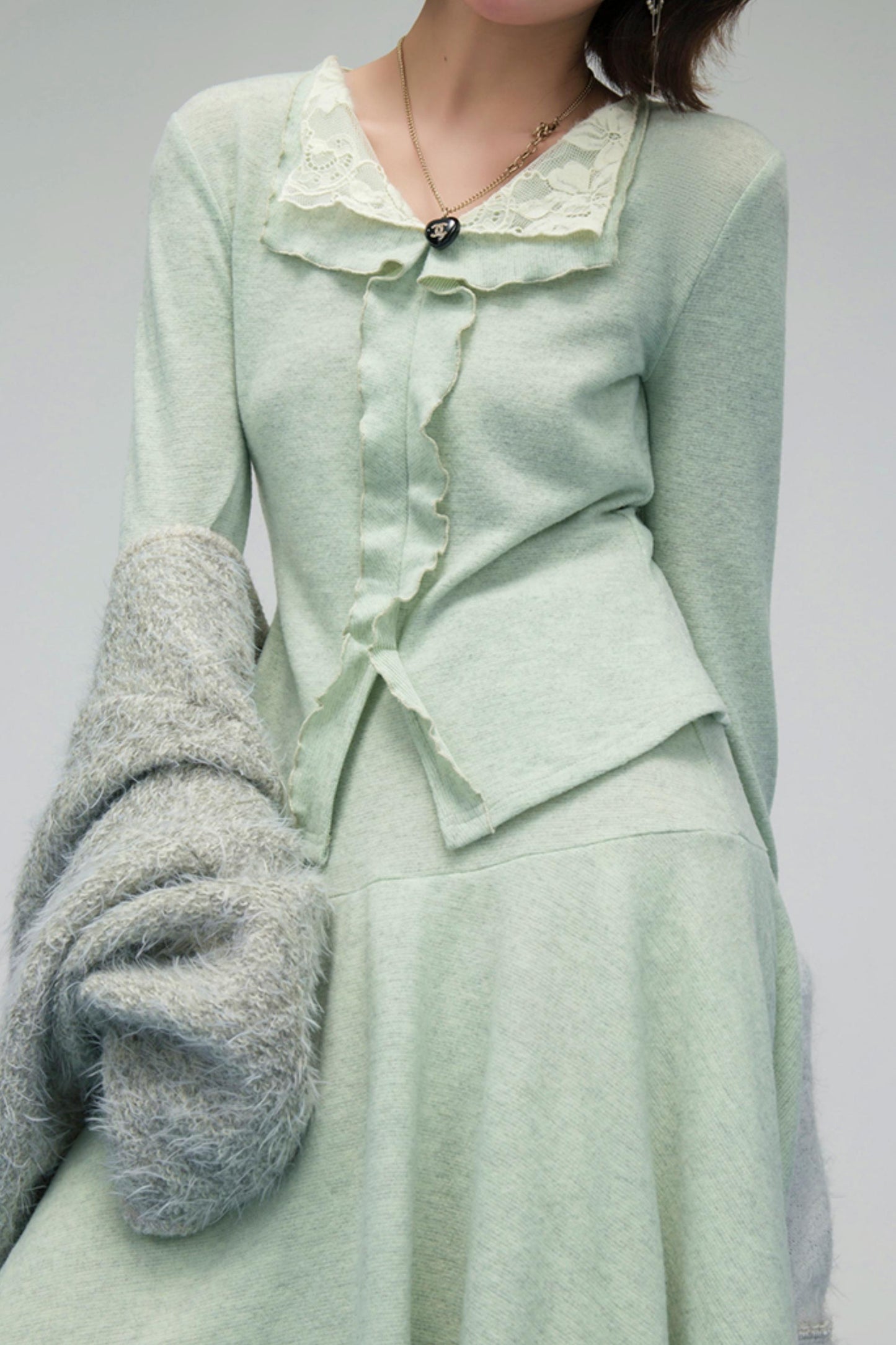 レースカラーニットトップス+アシメスカート