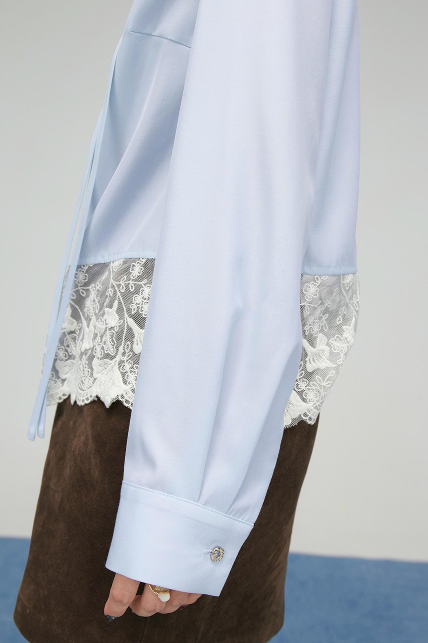 レースリボンラッフルドブラウス