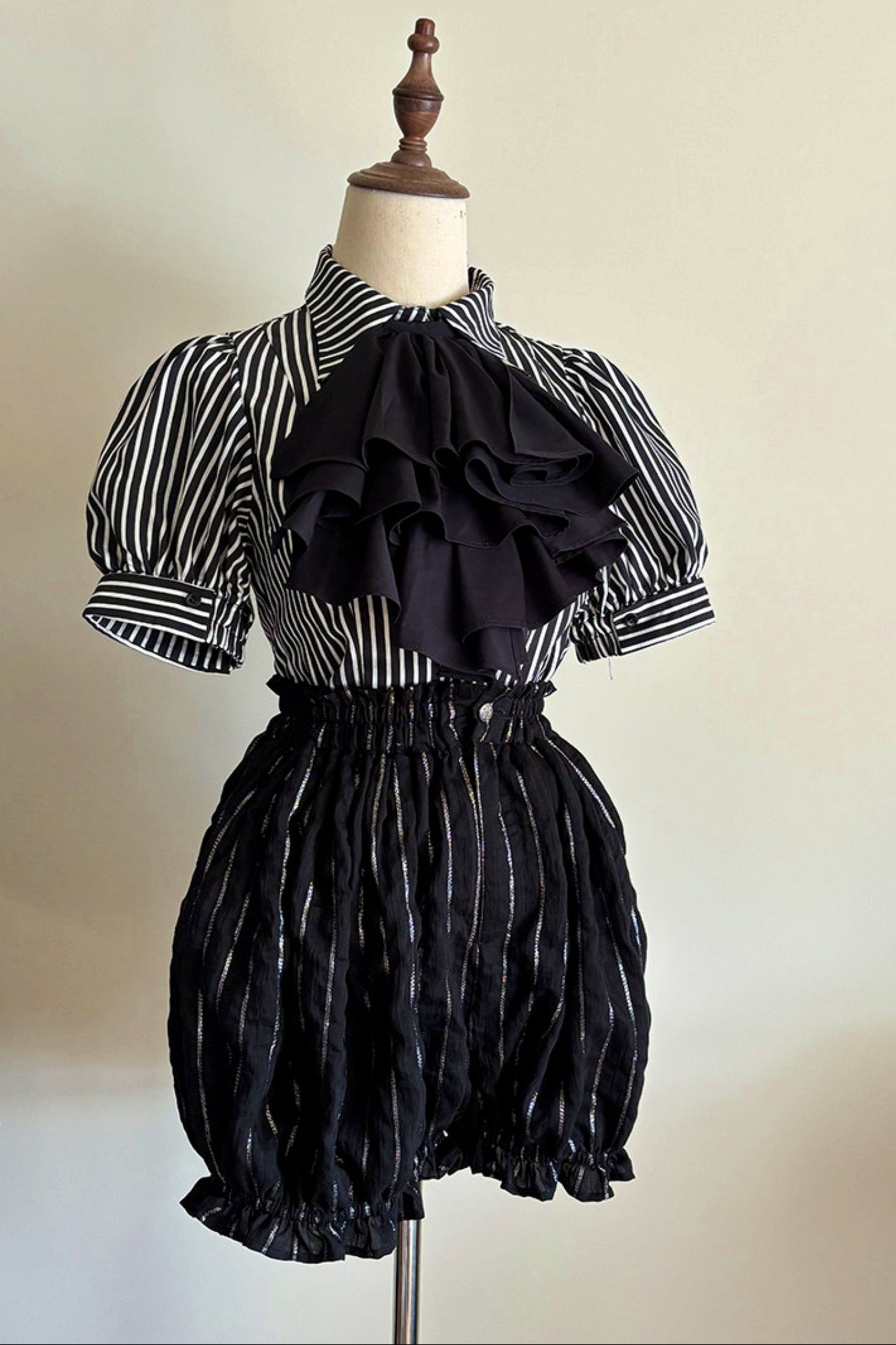Pantalón Pumpkin Negro con Rayas Plateadas