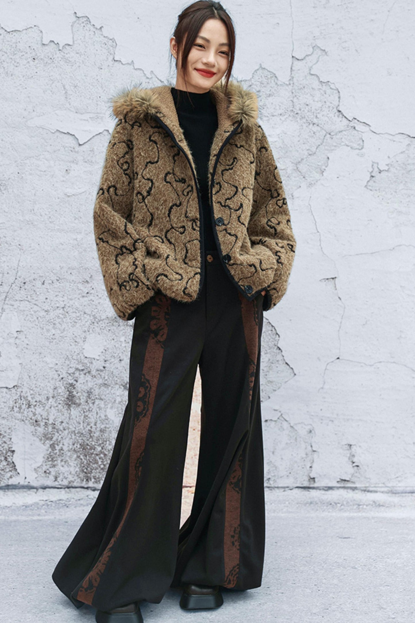 ダークモードファーフードコート