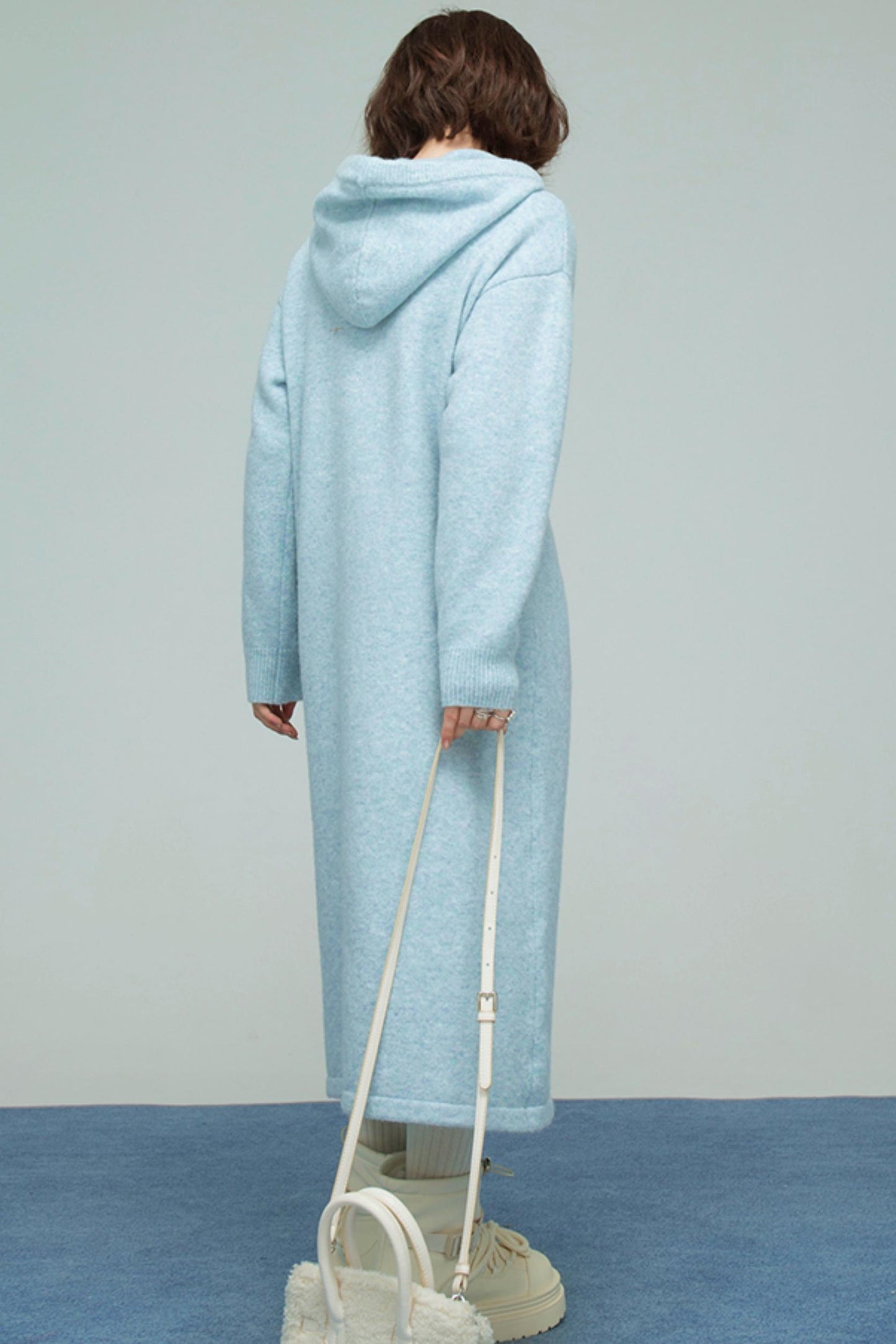 レイクブルーフーデッドニットドレス