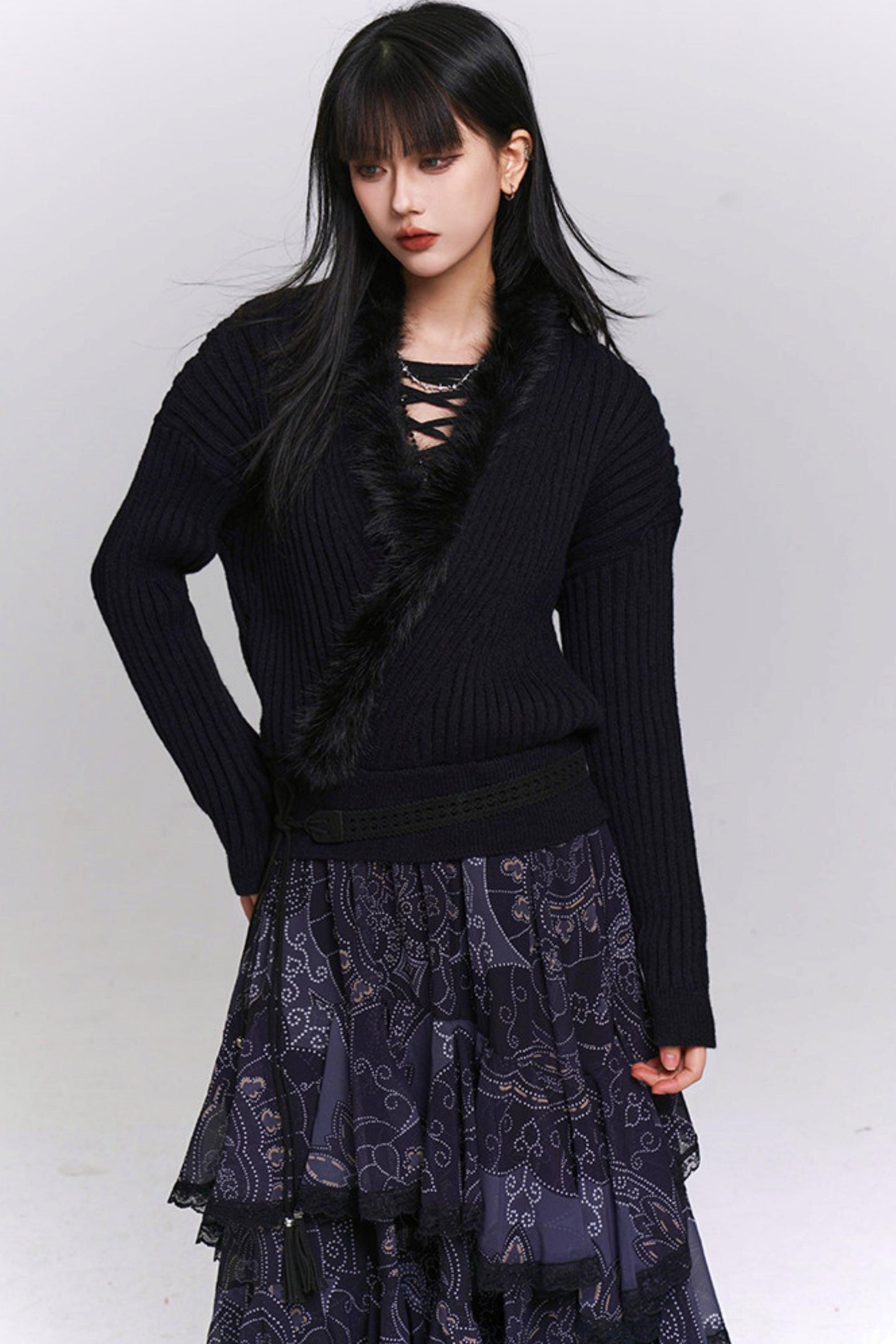 ソフトVネックニットセーター