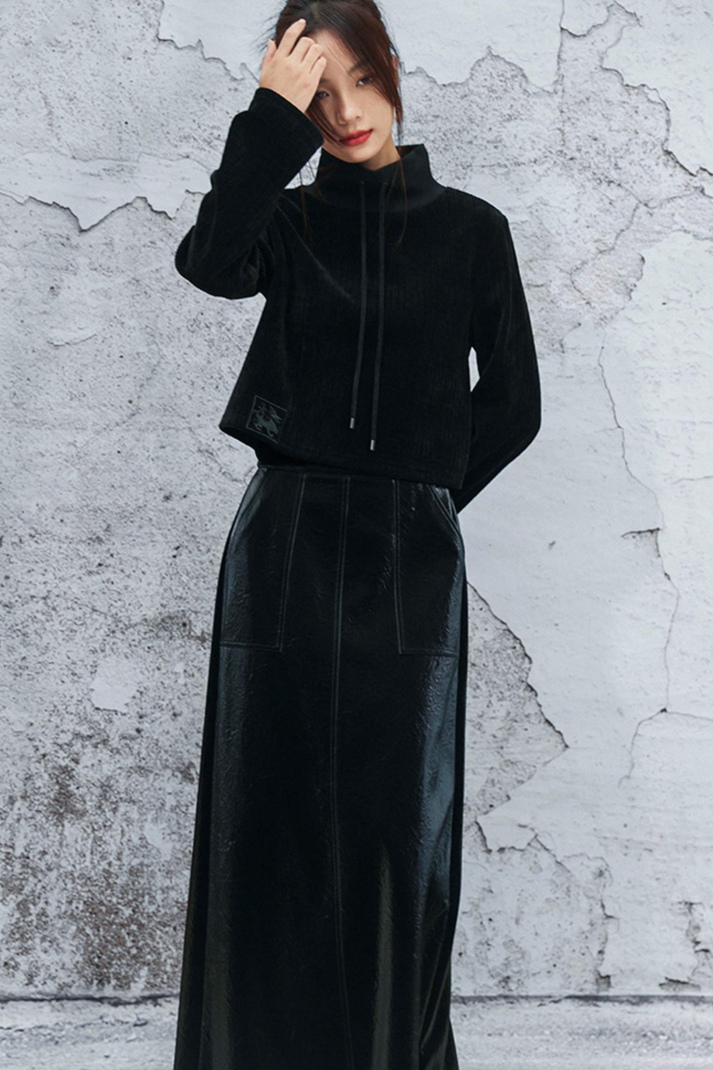 ダークモードハイネックトップス