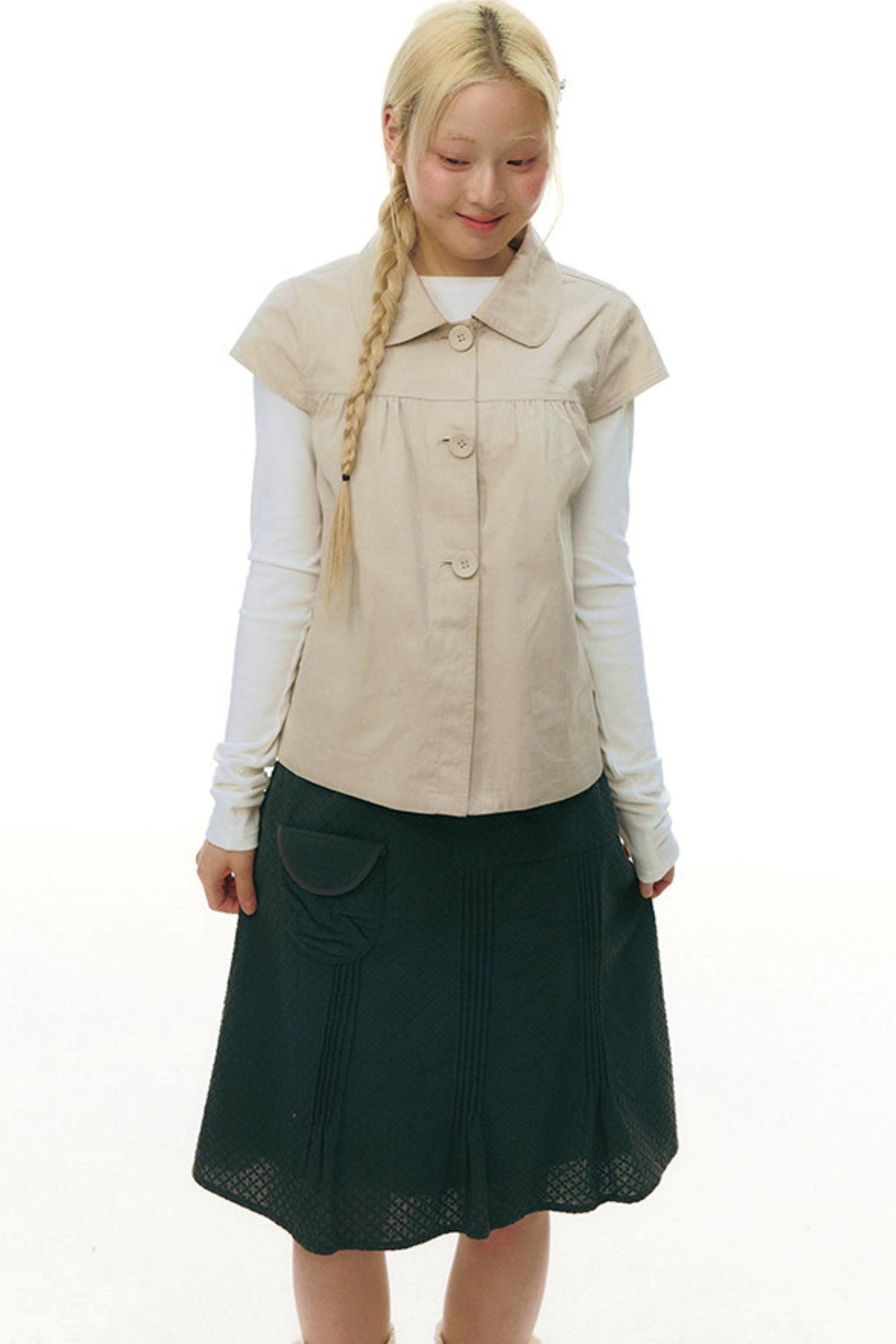 Top con colletto da bambola e maniche a volant