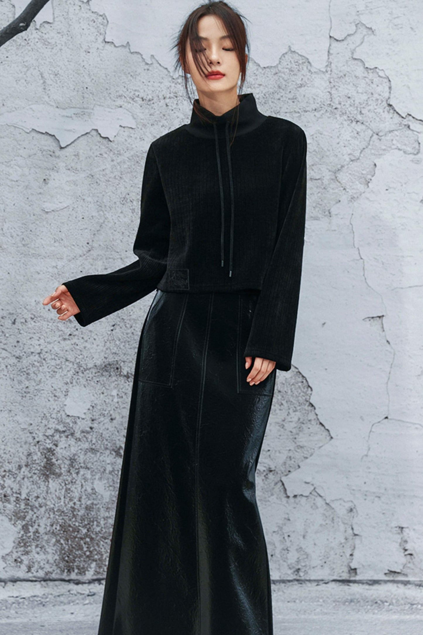 ダークモードハイネックトップス