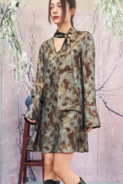 Silbergrau-Metallic-Satinbluse
