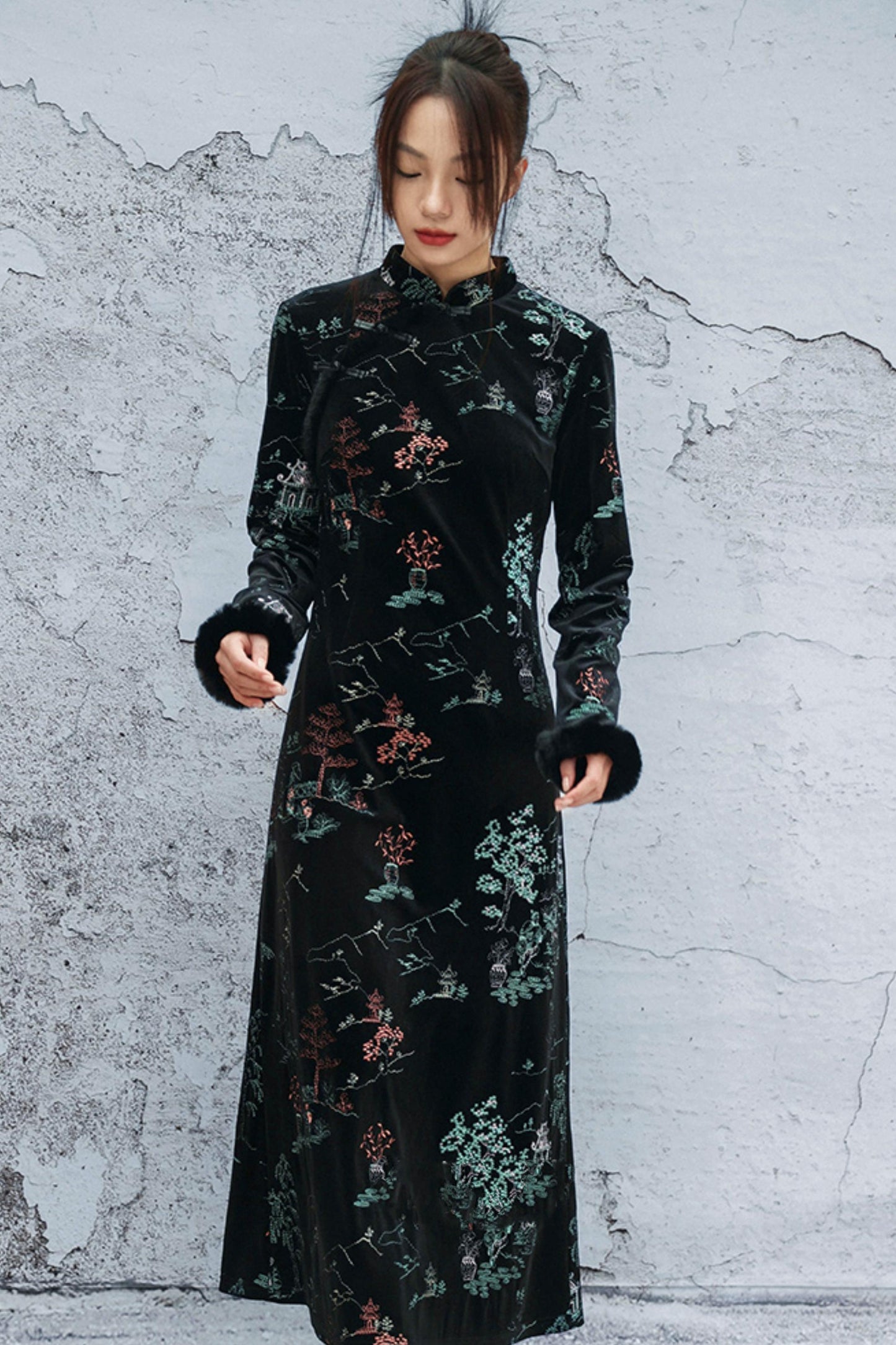 エンブロイダープラッシュチョンサムドレス