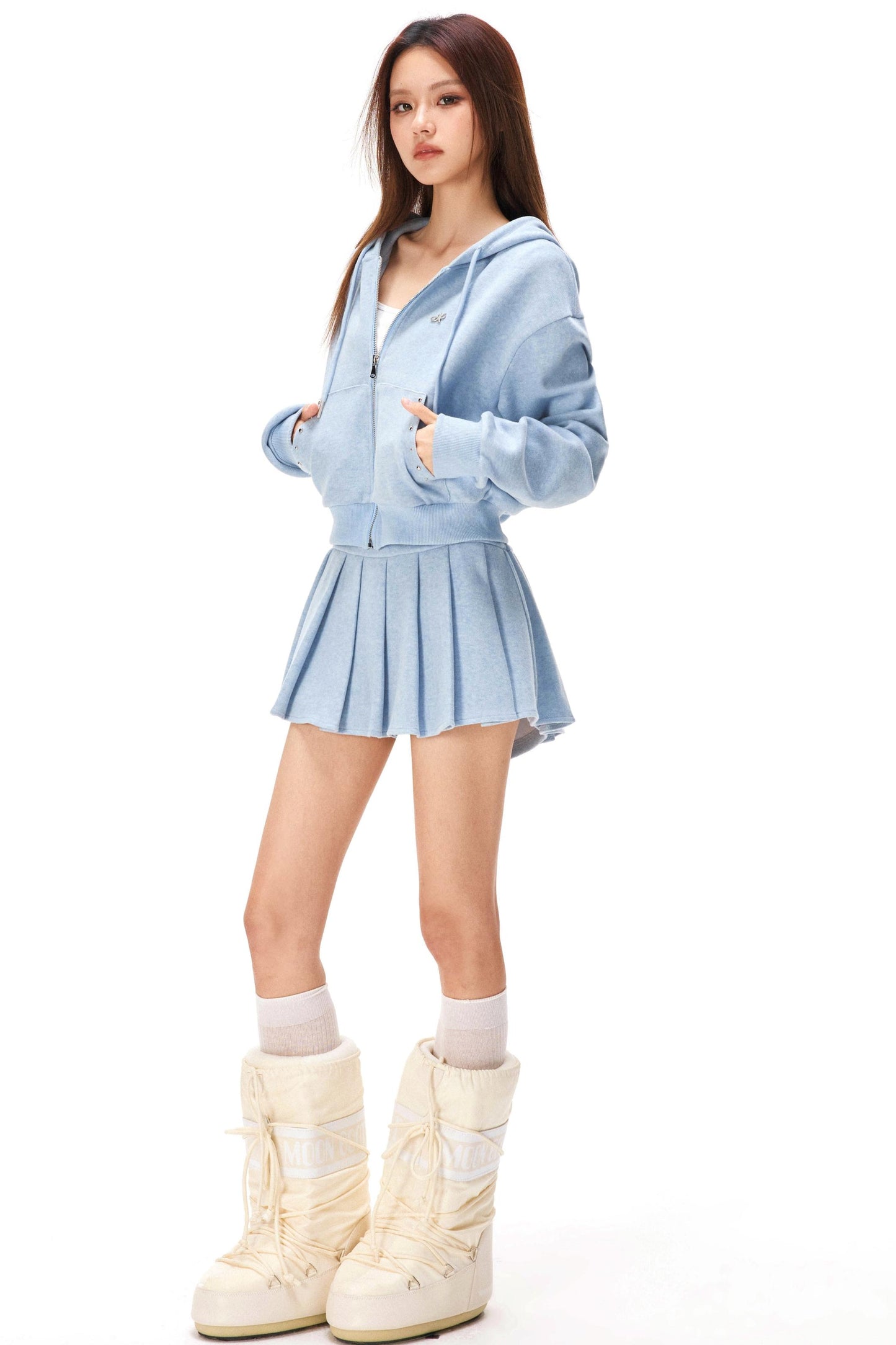 カジュアルジップアップパーカー+プリーツスカート