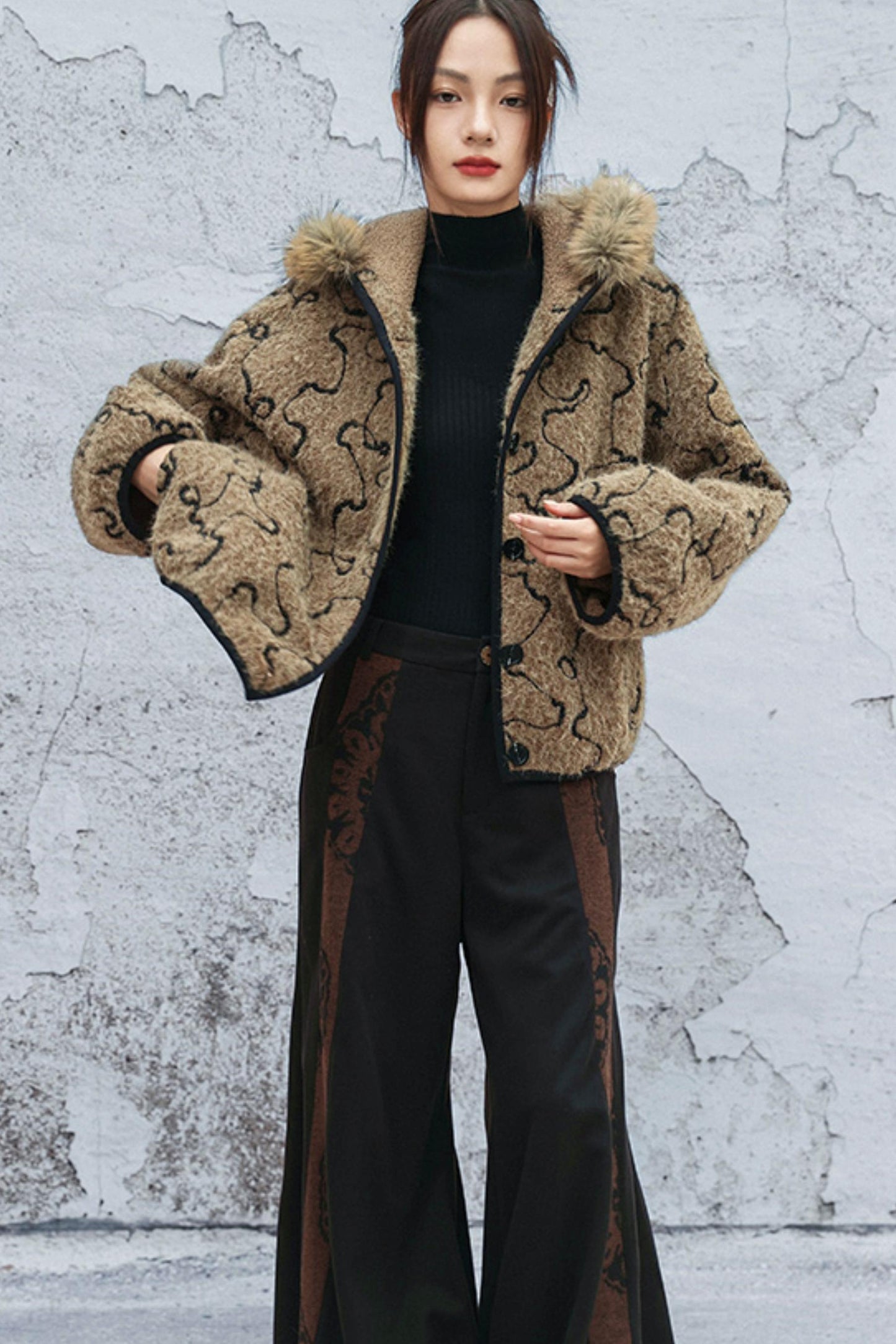 ダークモードファーフードコート