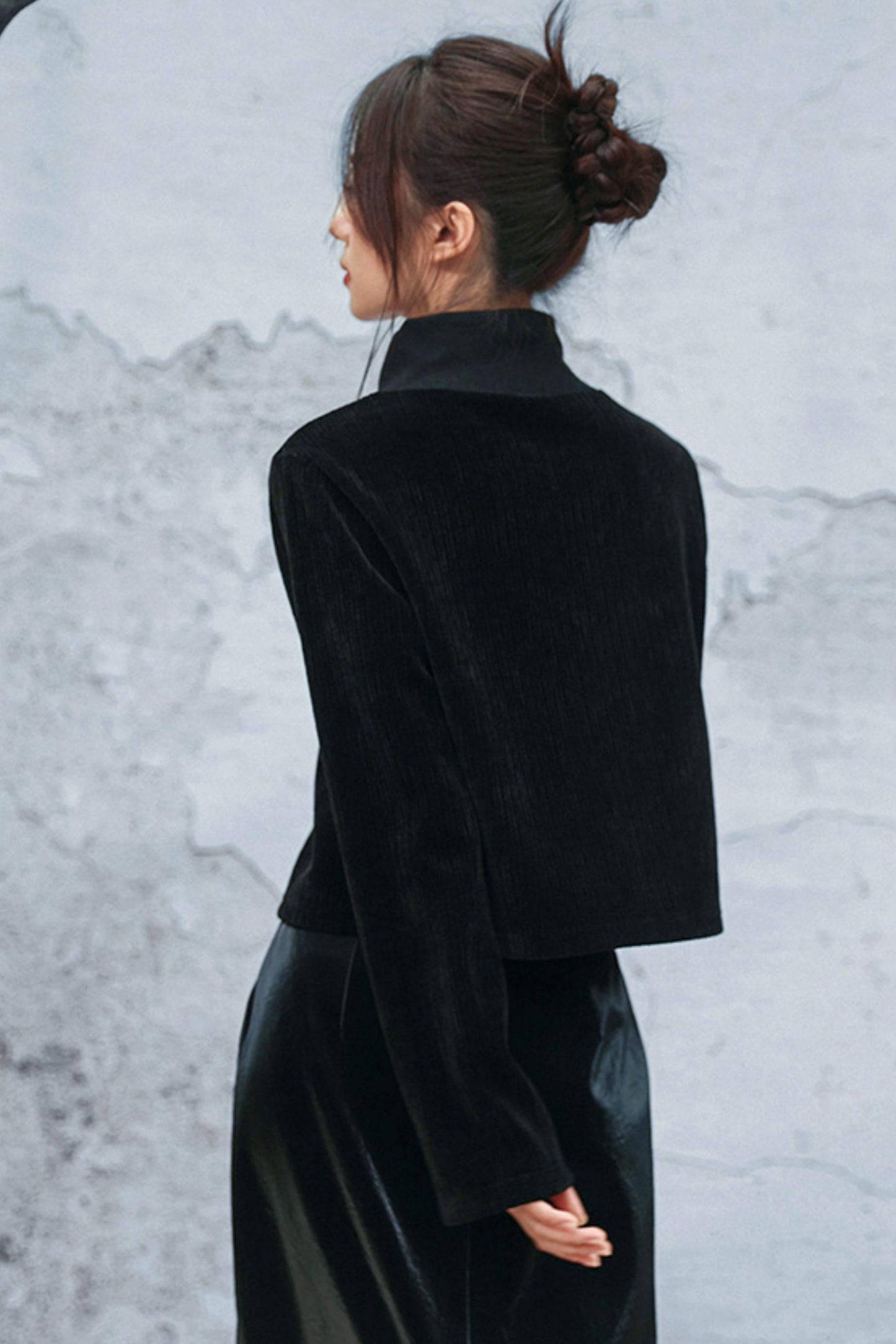 ダークモードハイネックトップス