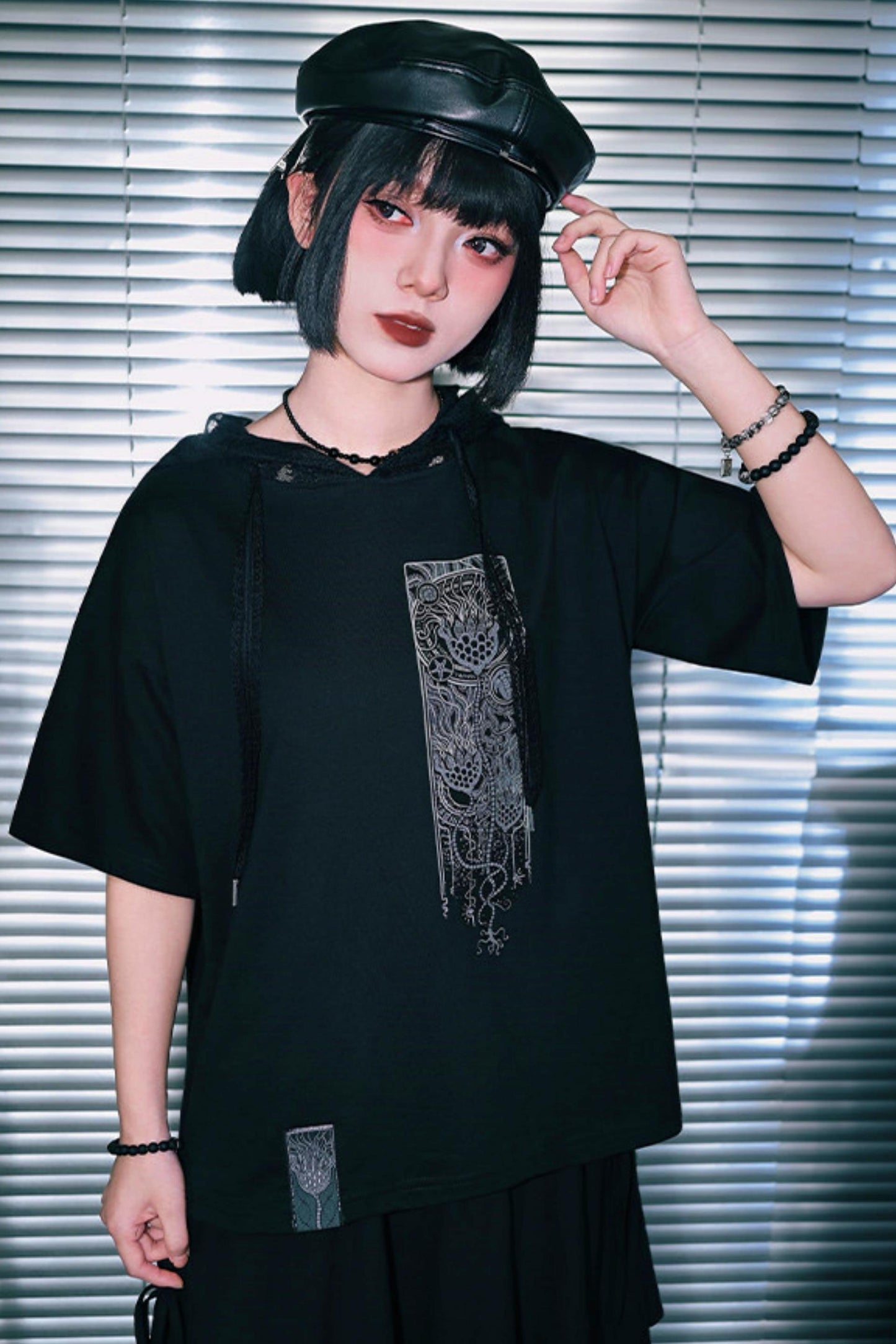 Dekadentes Oversize-T-Shirt im China-Stil