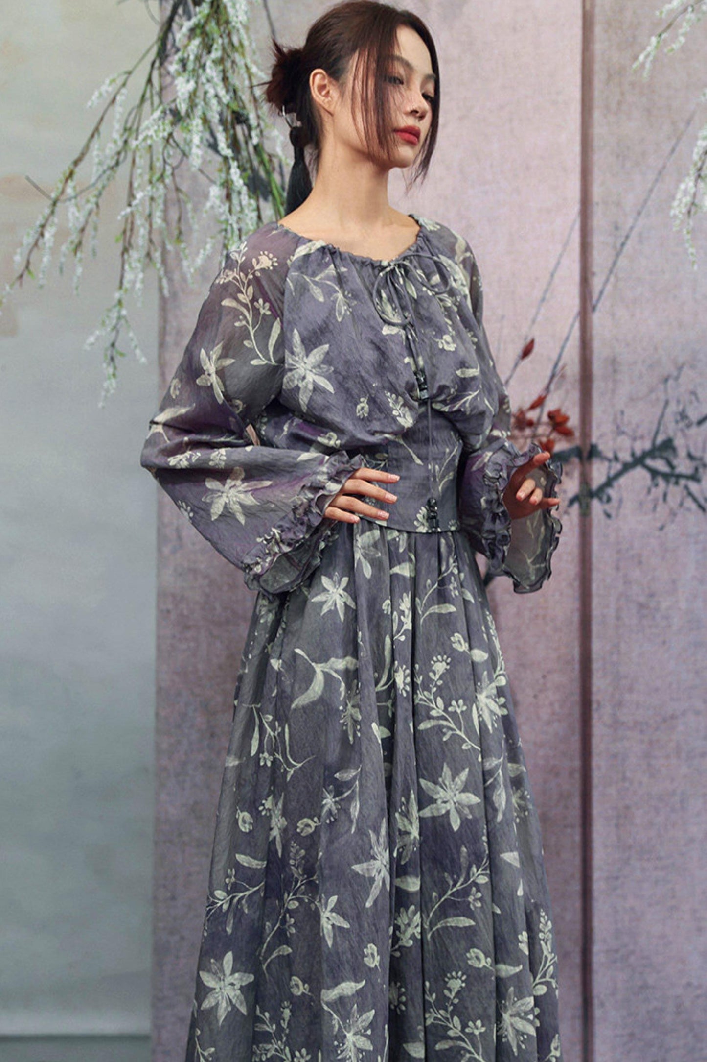 Top floral gris púrpura brumoso + falda