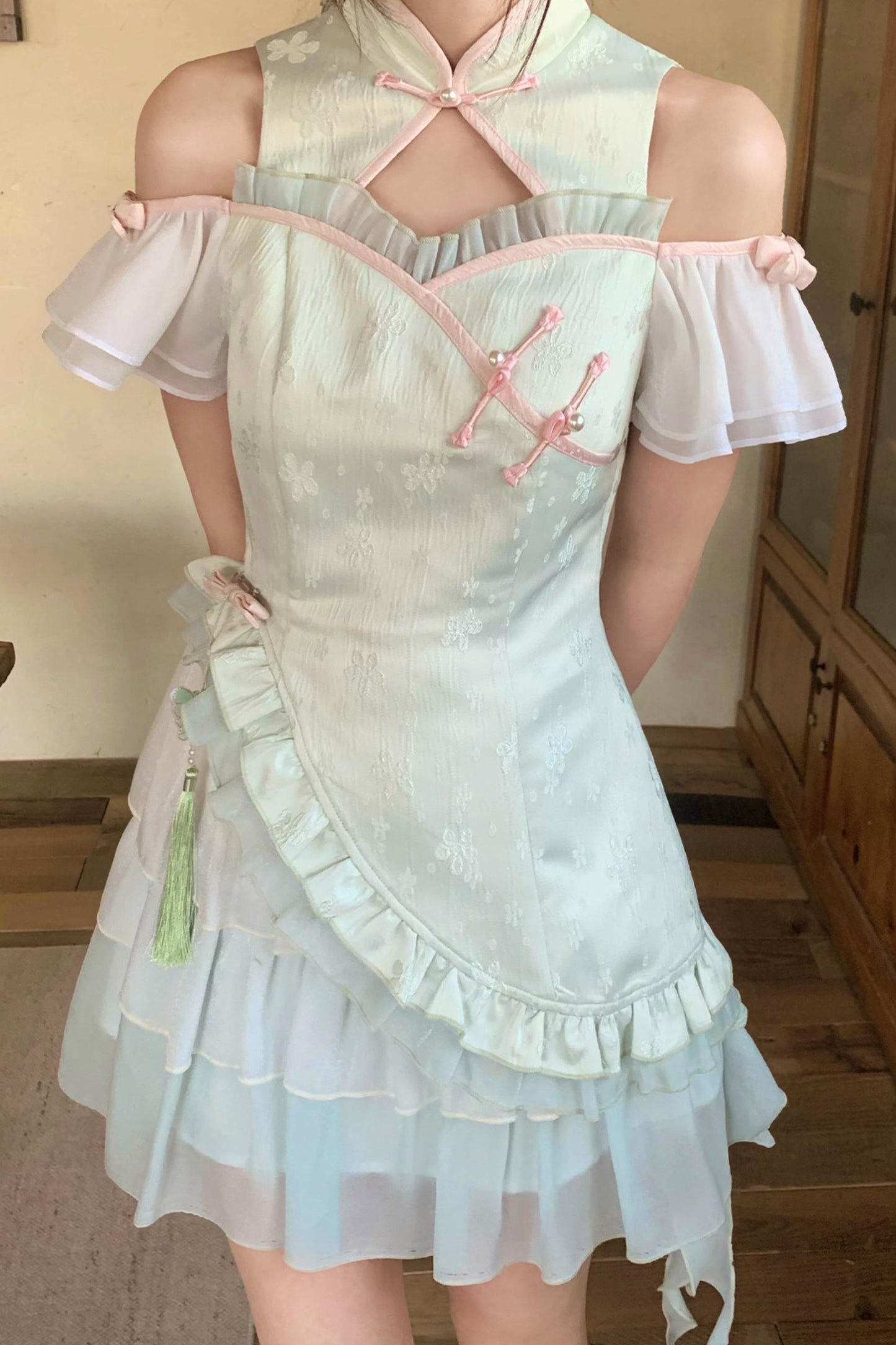 Hellgrünes China-Kleid