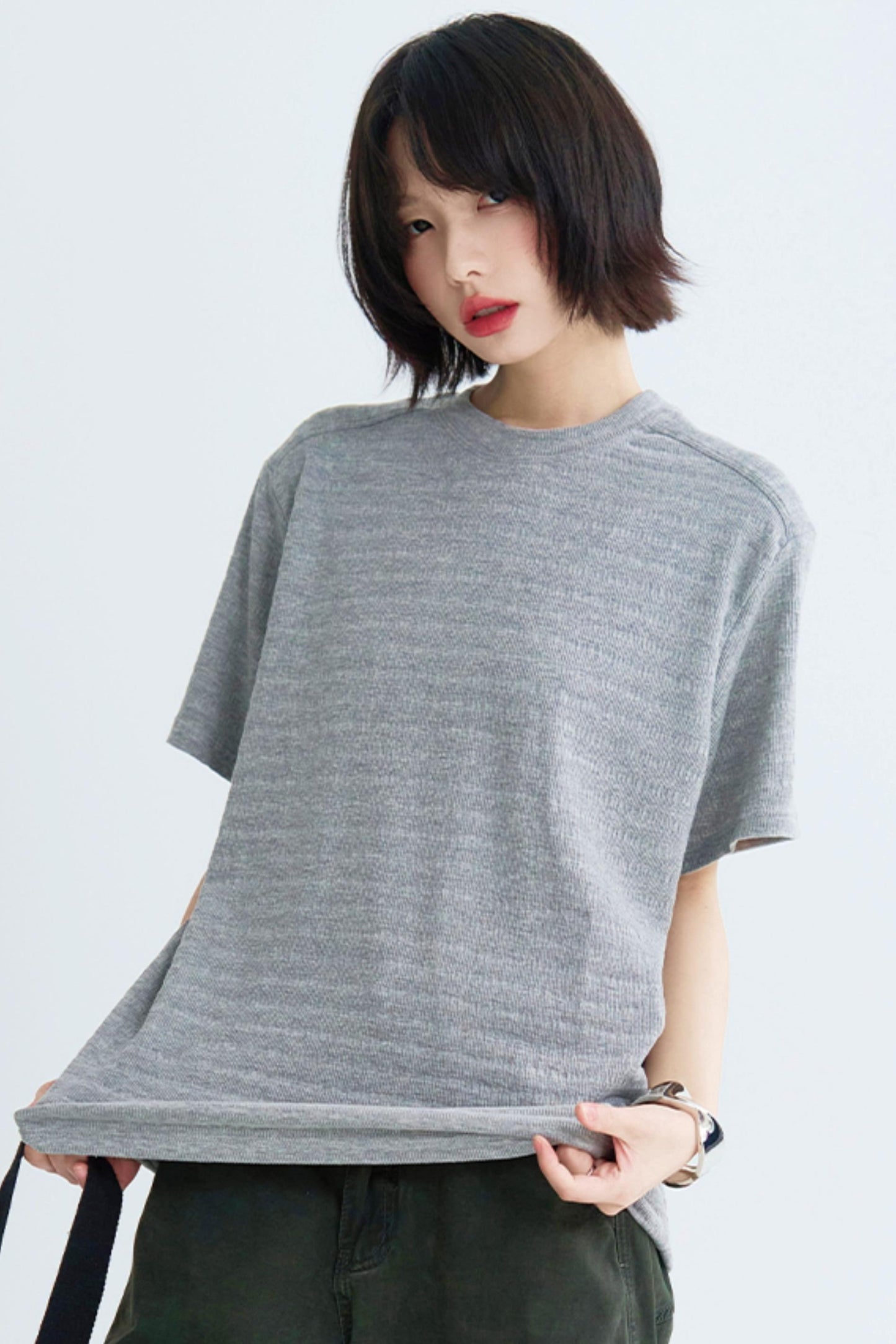テクスチャードソリッドカラーティーシャツ
