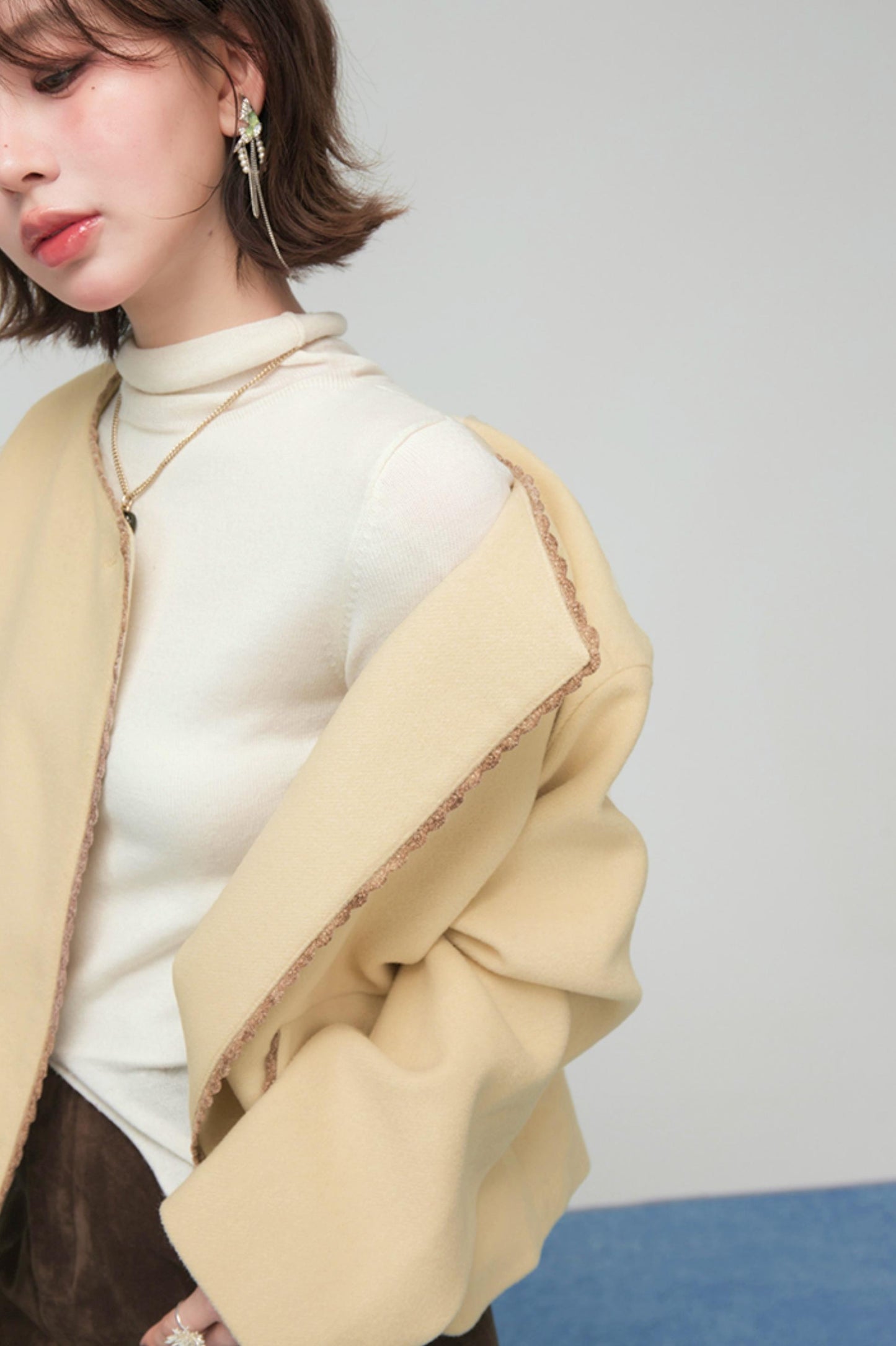 アシンメトリカルレースウールコート