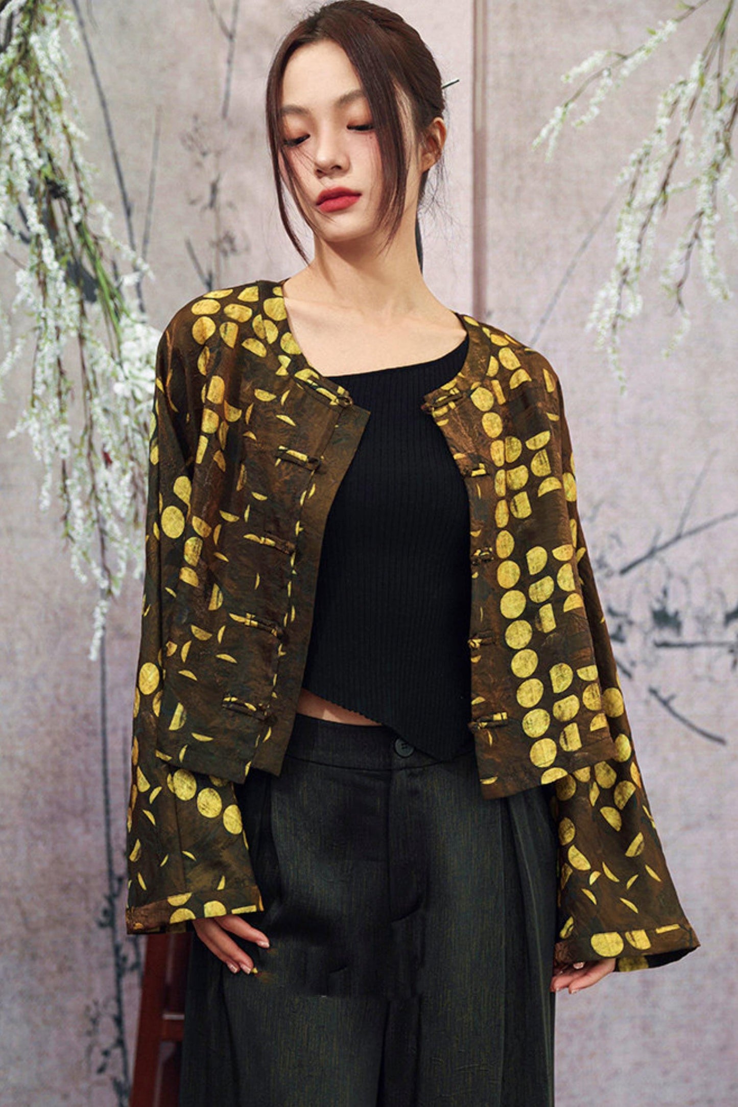 Schwarz-goldene kurze China-Jacke aus Jacquard