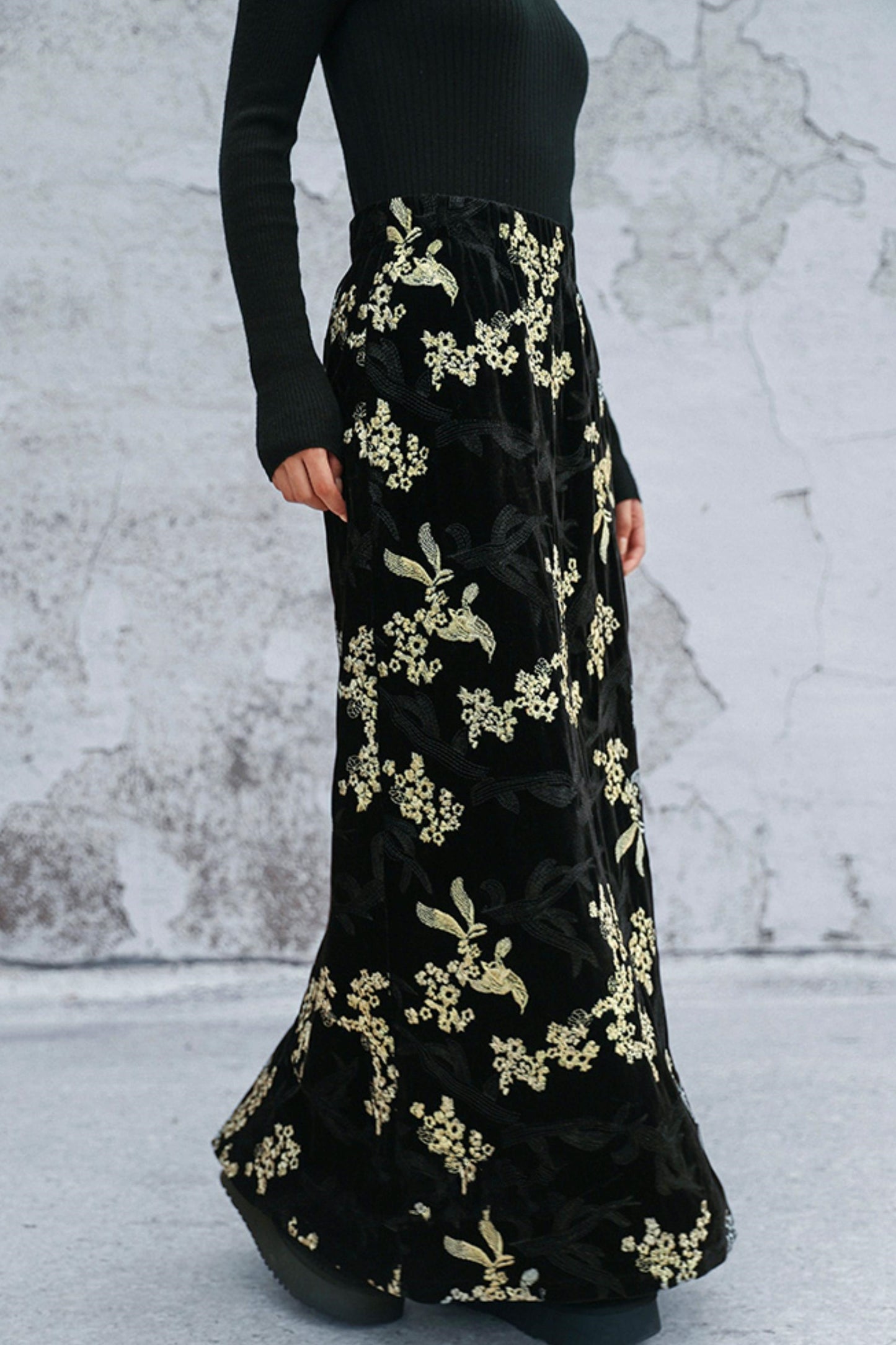 ブラックアンドゴールドベルベットスカート