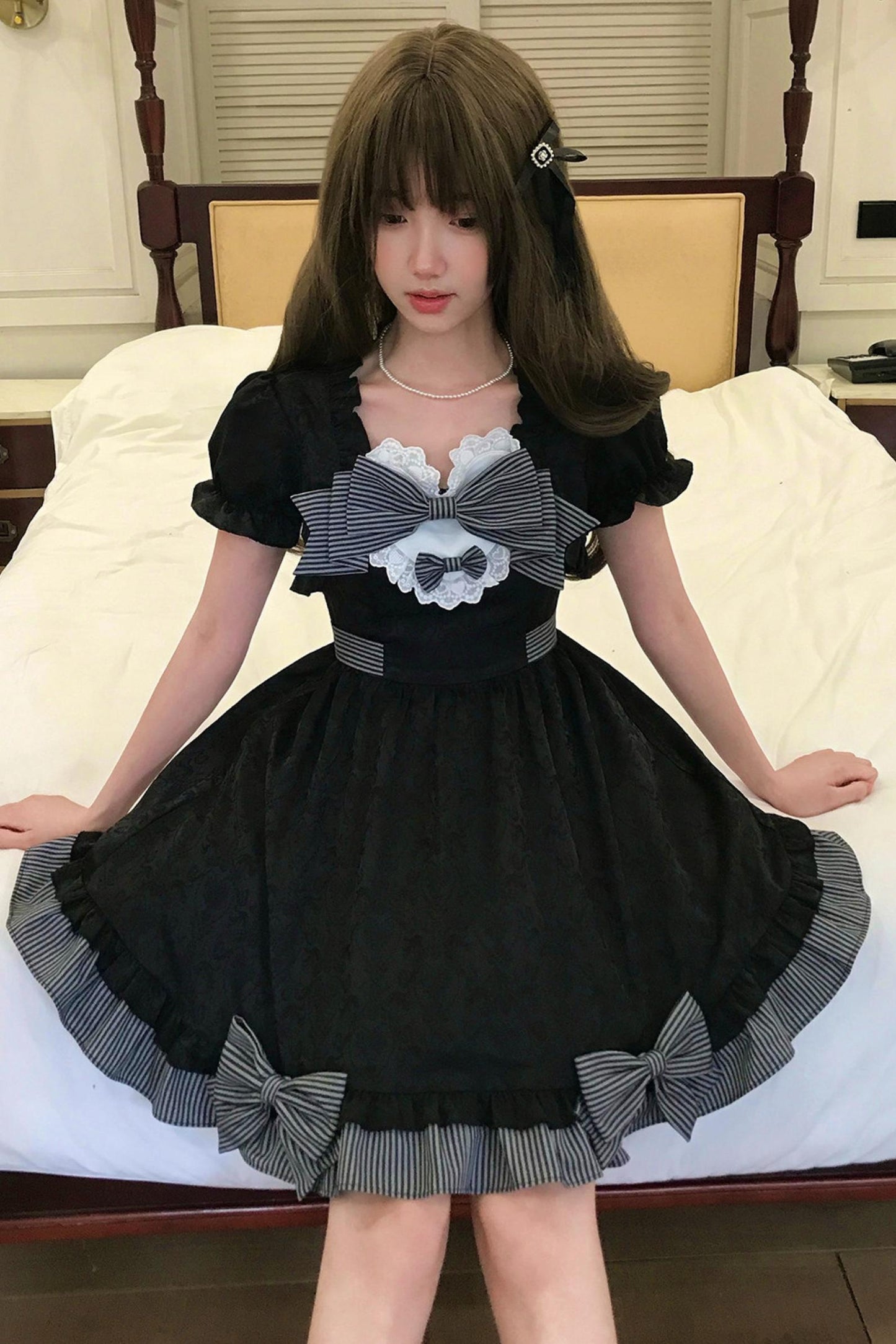 Gestreiftes Prinzessinnenkleid mit Schleife
