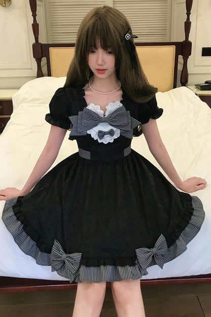 Gestreiftes Prinzessinnenkleid mit Schleife