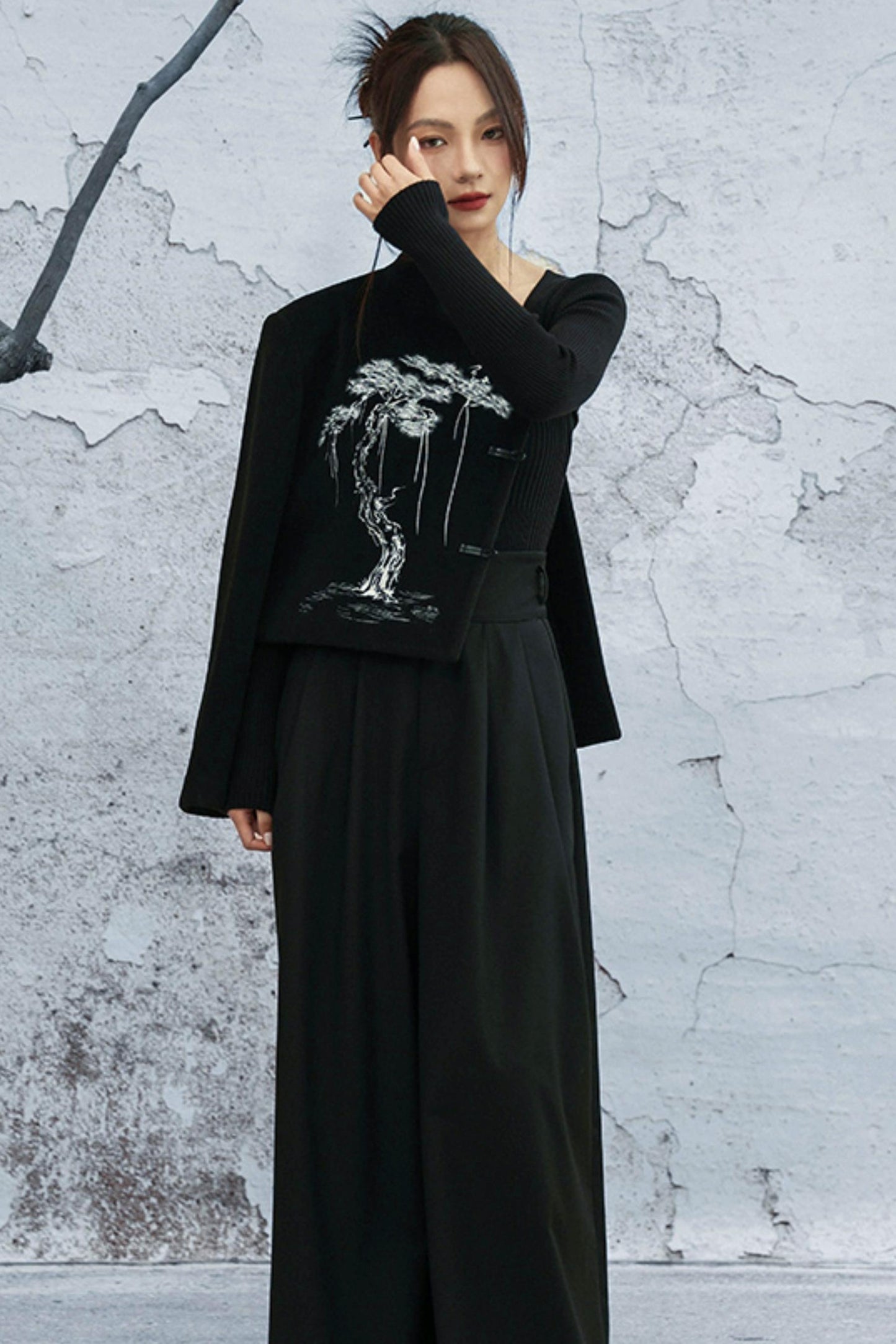 ブラックエンブロイダードウールンコート