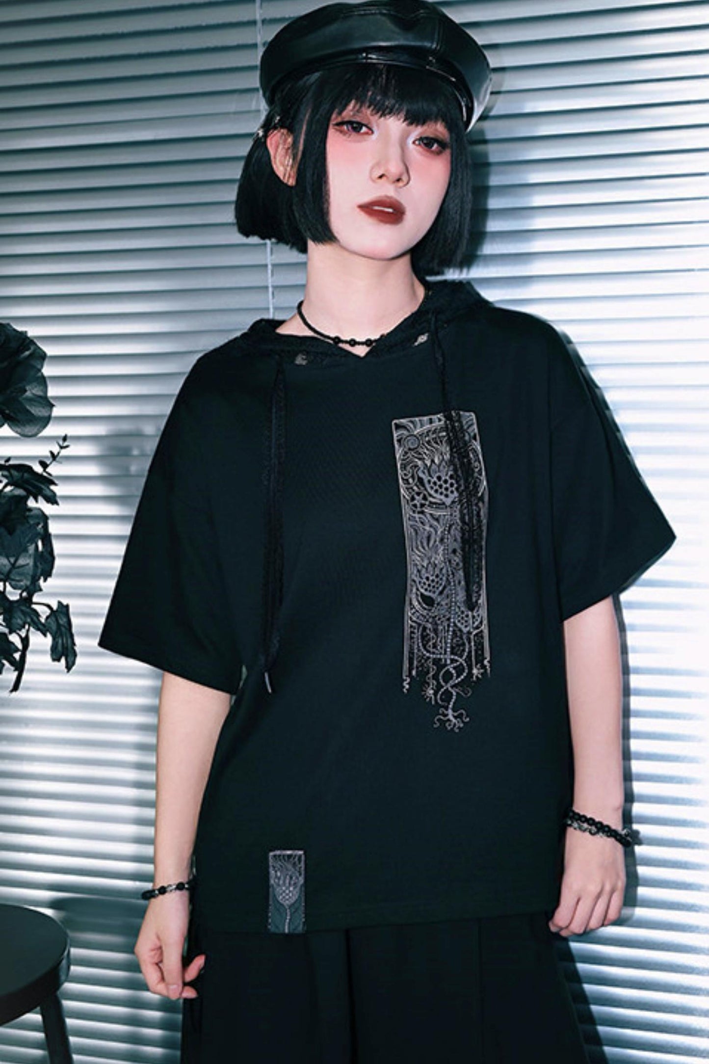Dekadentes Oversize-T-Shirt im China-Stil