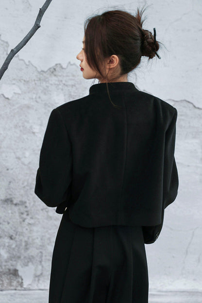 ブラックエンブロイダードウールンコート