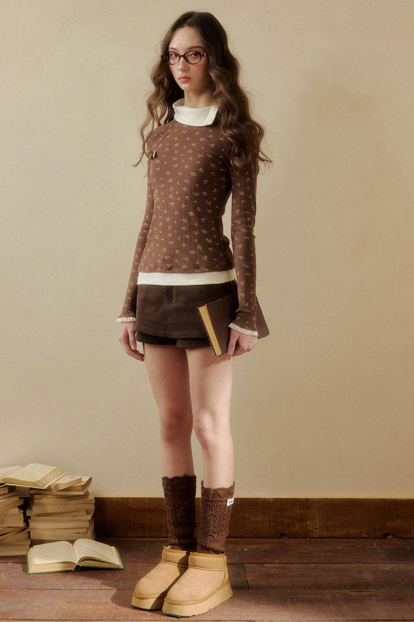 フローラルタイトタートルネックトップス