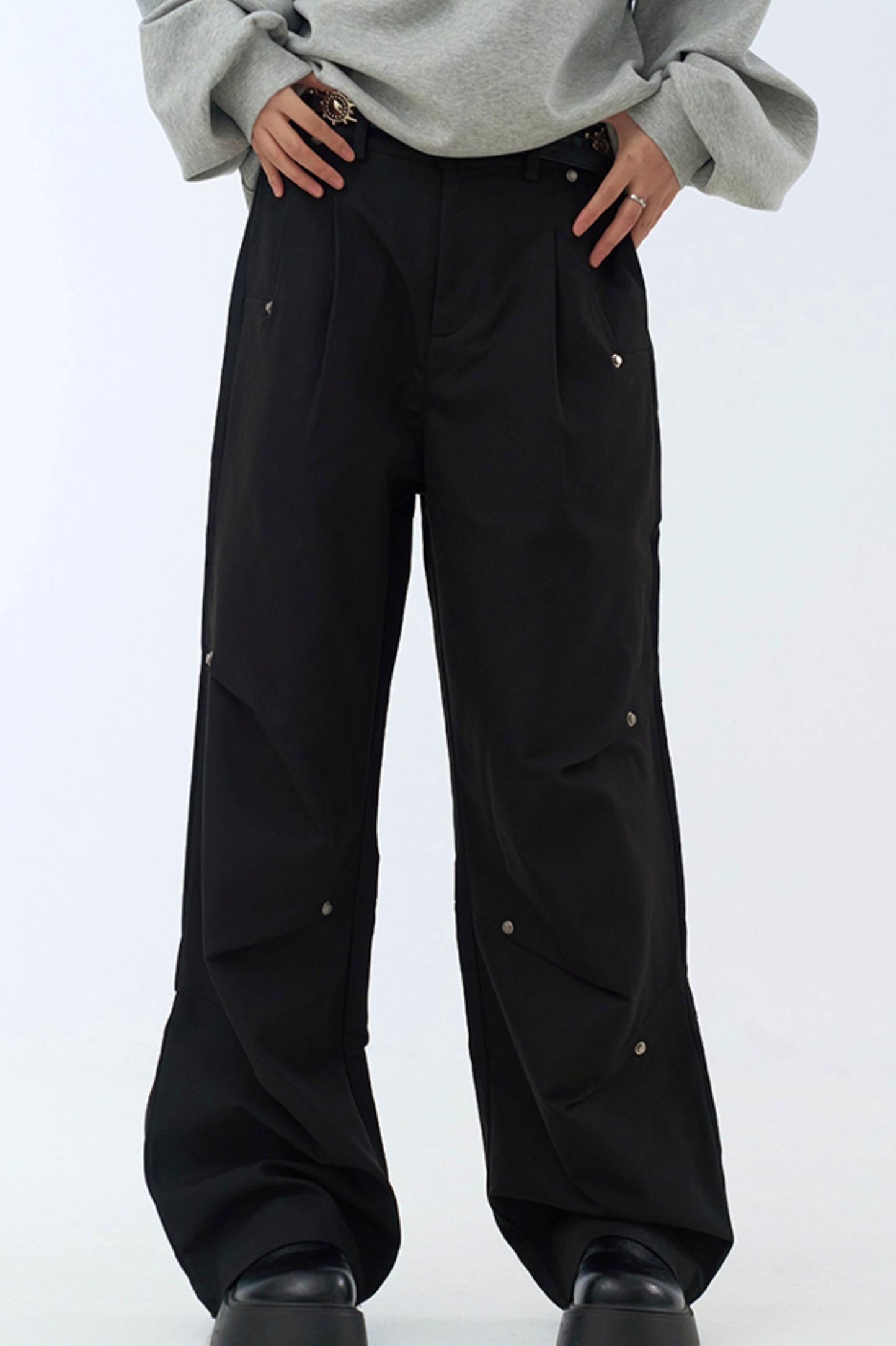 リラックスフィットプリーツレッグパンツ