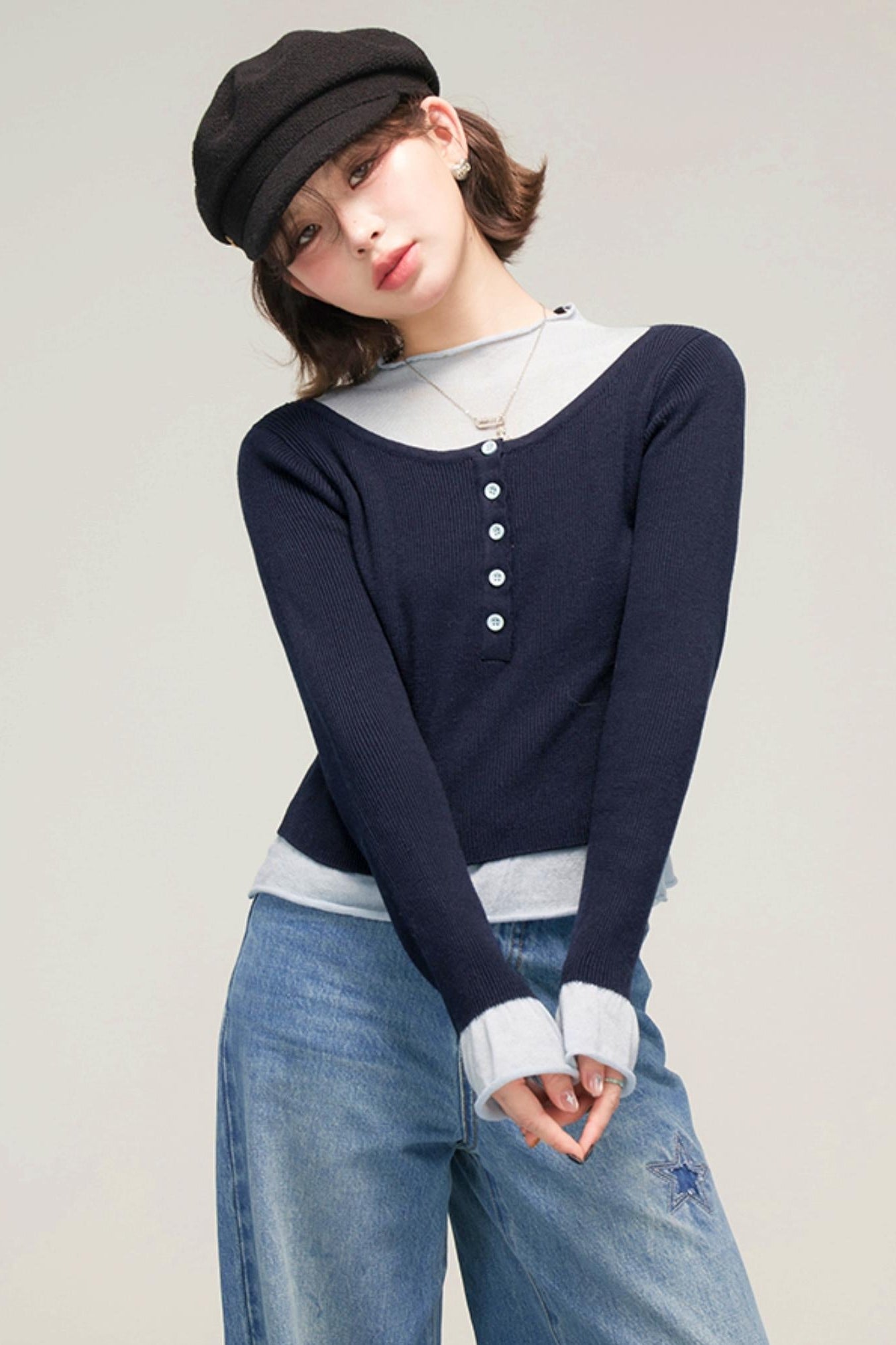 カジュアルコントラストタイトトップス