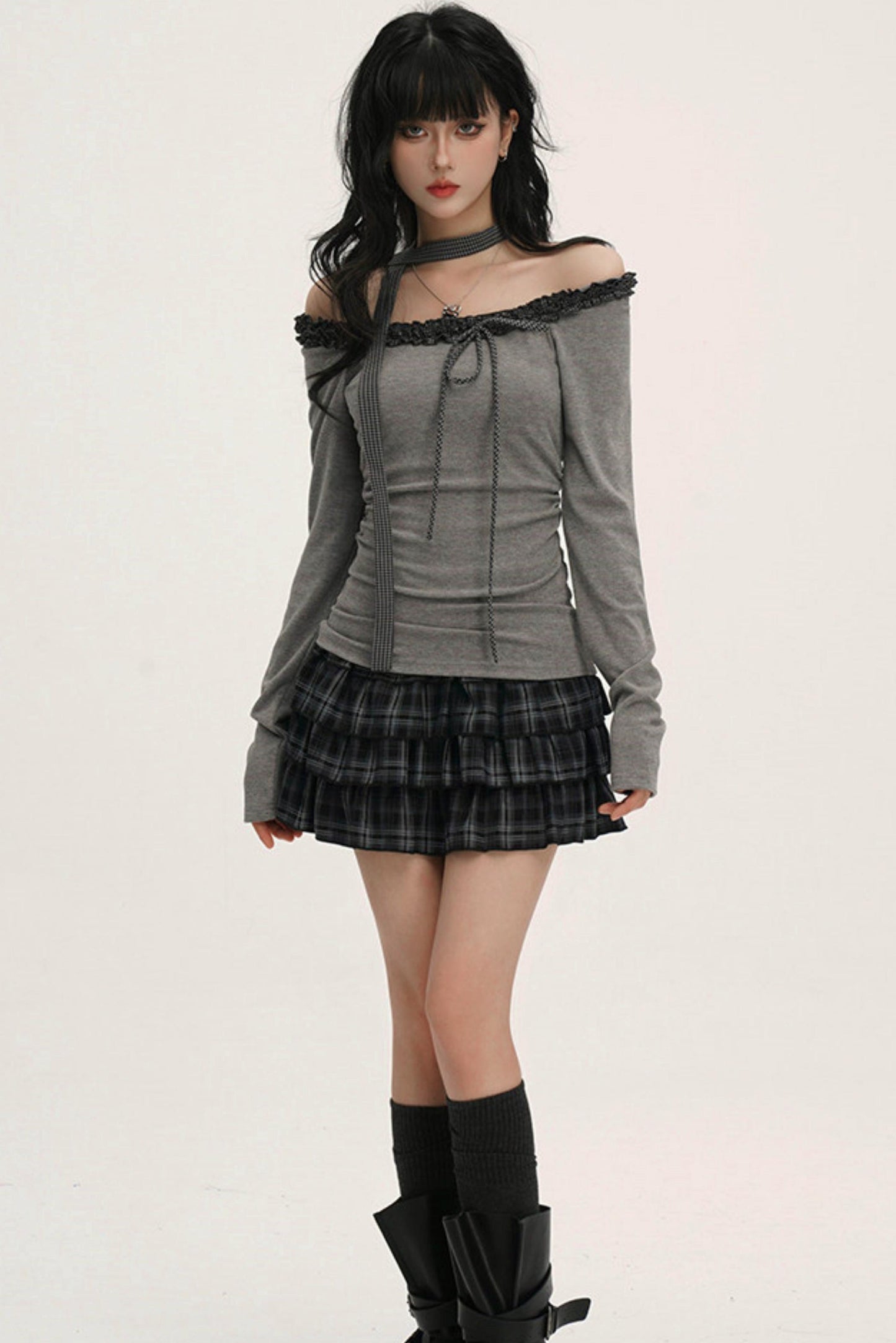 オフショルダーフリルリボントップス（スキニーロングスカーフ付き）