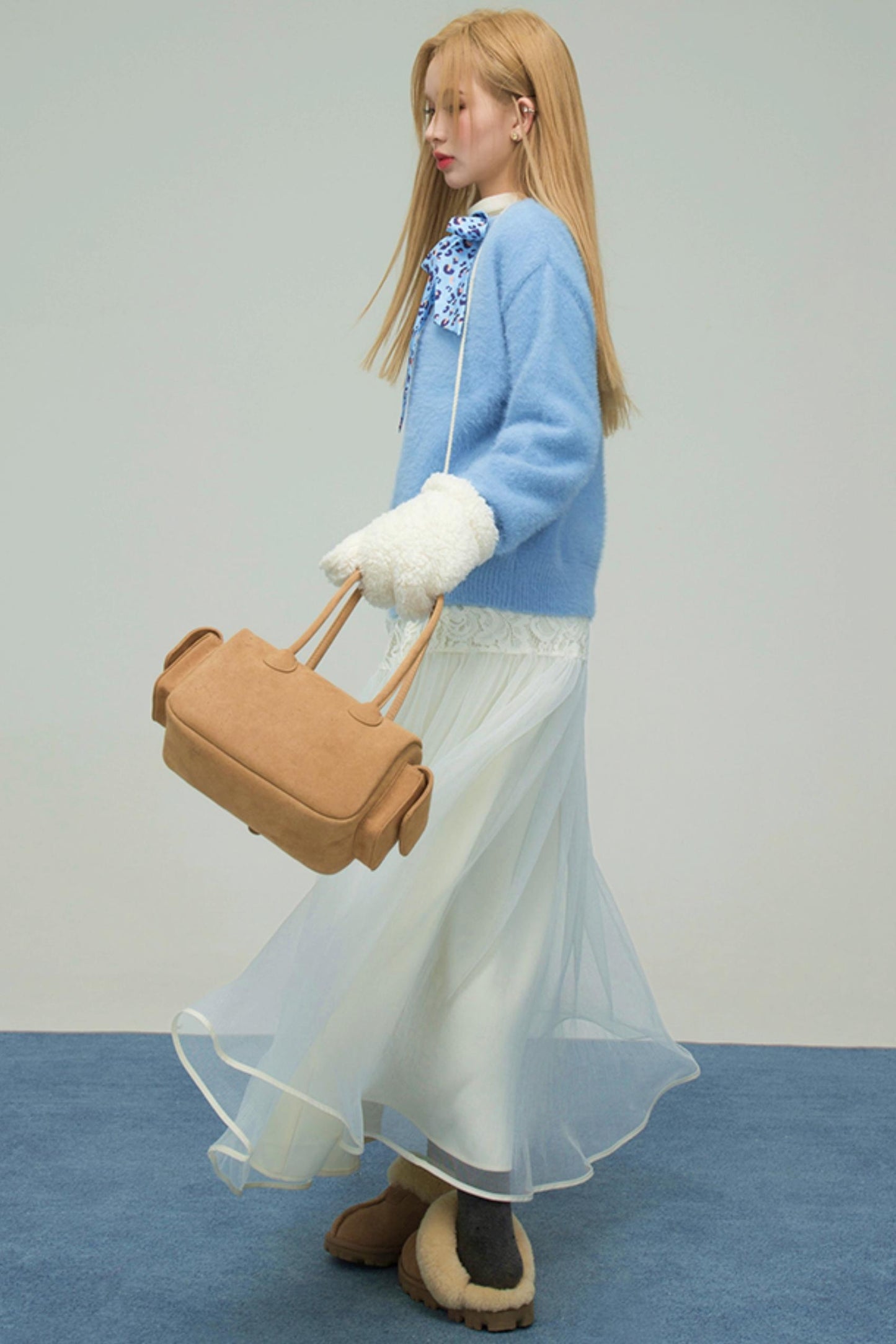 スノーイーブルーレオパードフォーファースウェーター