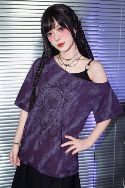 Lila dunkles Ein-Schulter-T-Shirt im Dekadenz-Look