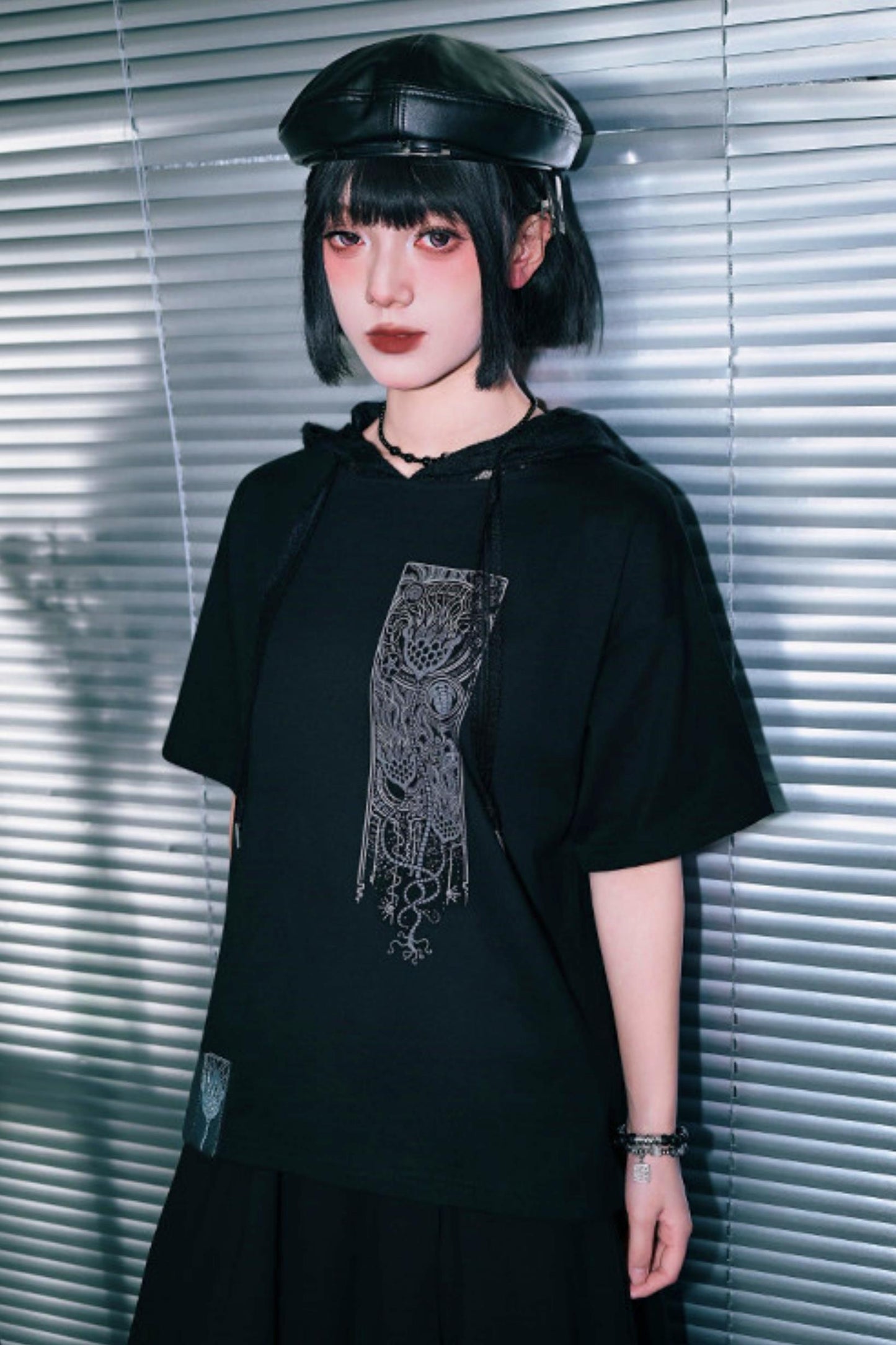 Dekadentes Oversize-T-Shirt im China-Stil