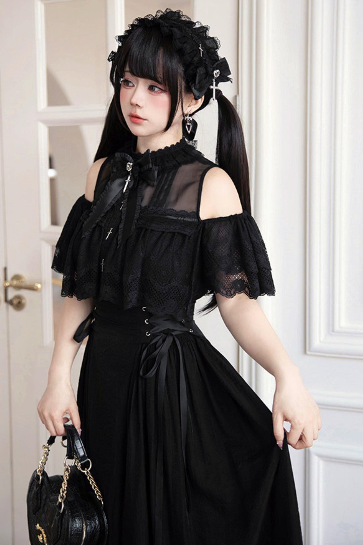 Gothic Young Lady Lace Dress + Accessories