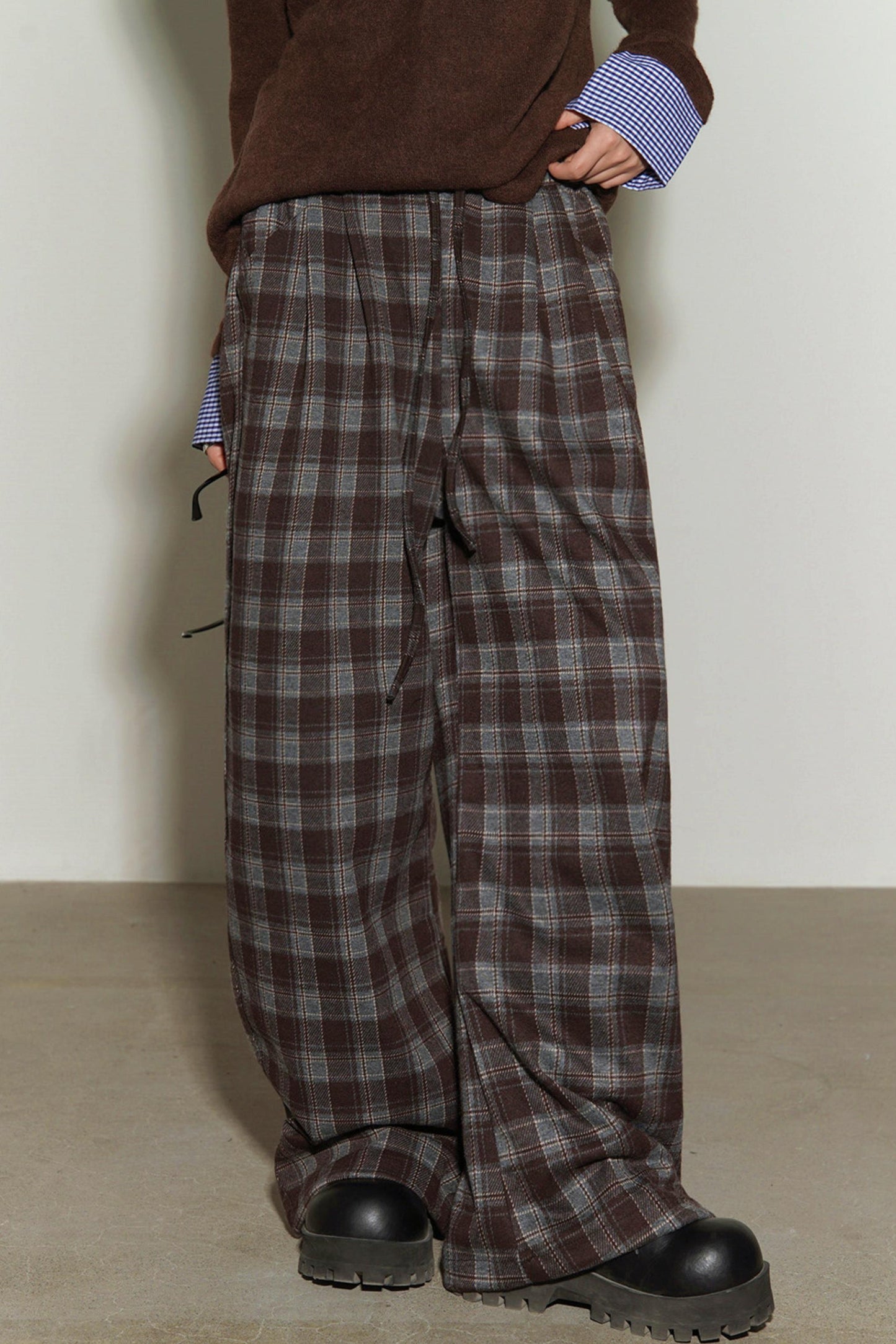 Pantalon à jambes larges et taille haute à carreaux