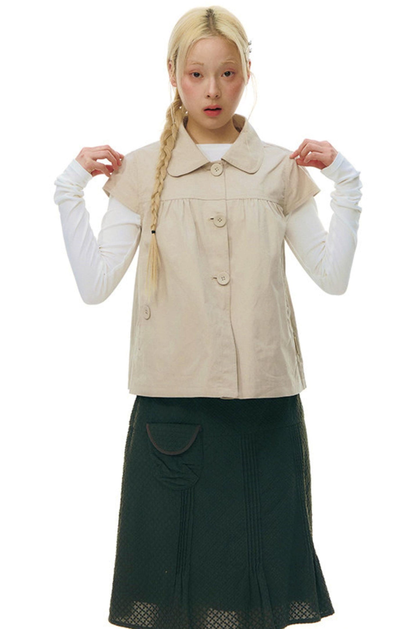 Top con colletto da bambola e maniche a volant