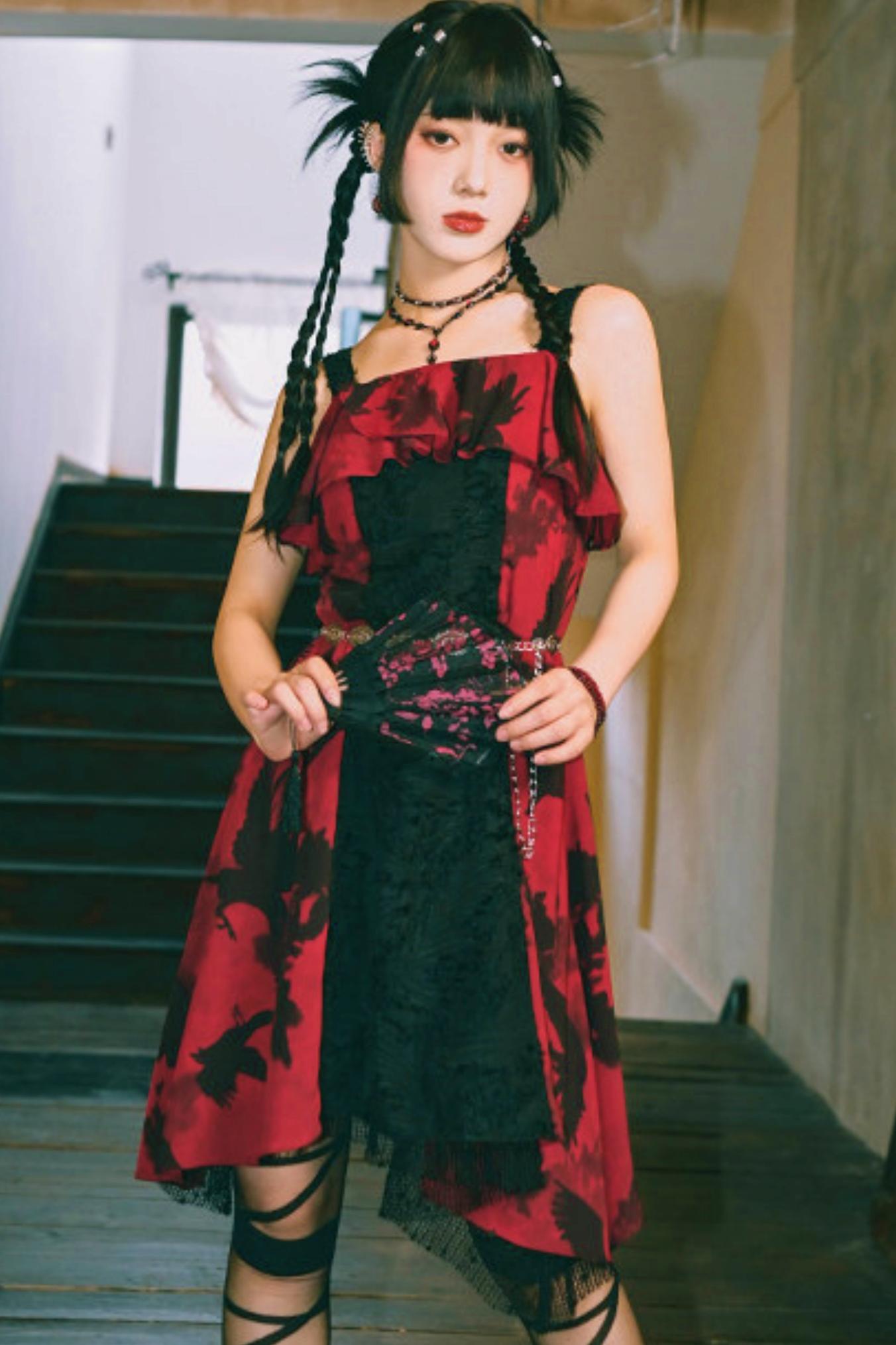 Dunkelkrähen-Chiffonkleid