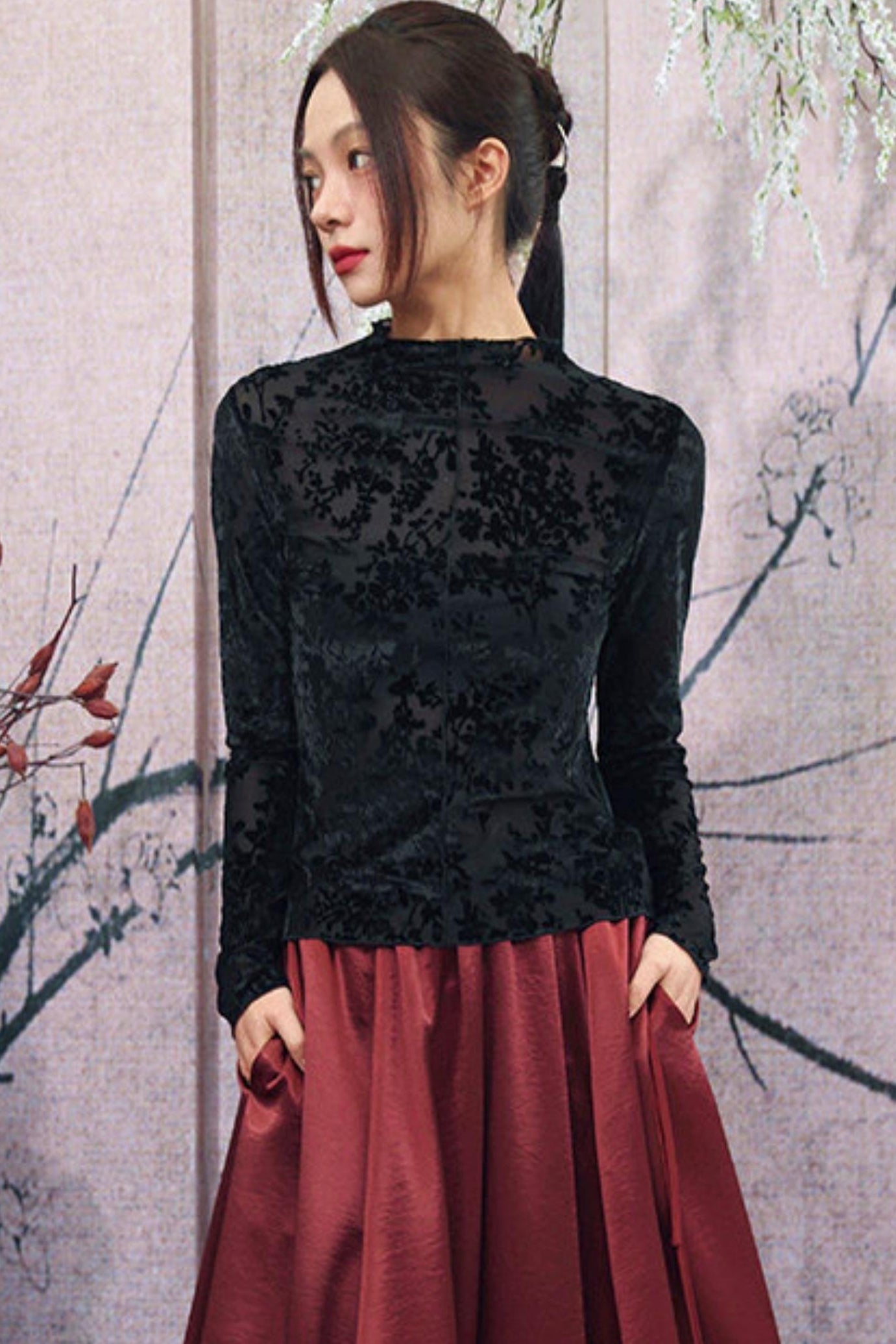 Schwarzes florales transparentes Rüschen-Oberteil im dunklen Mode-Stil