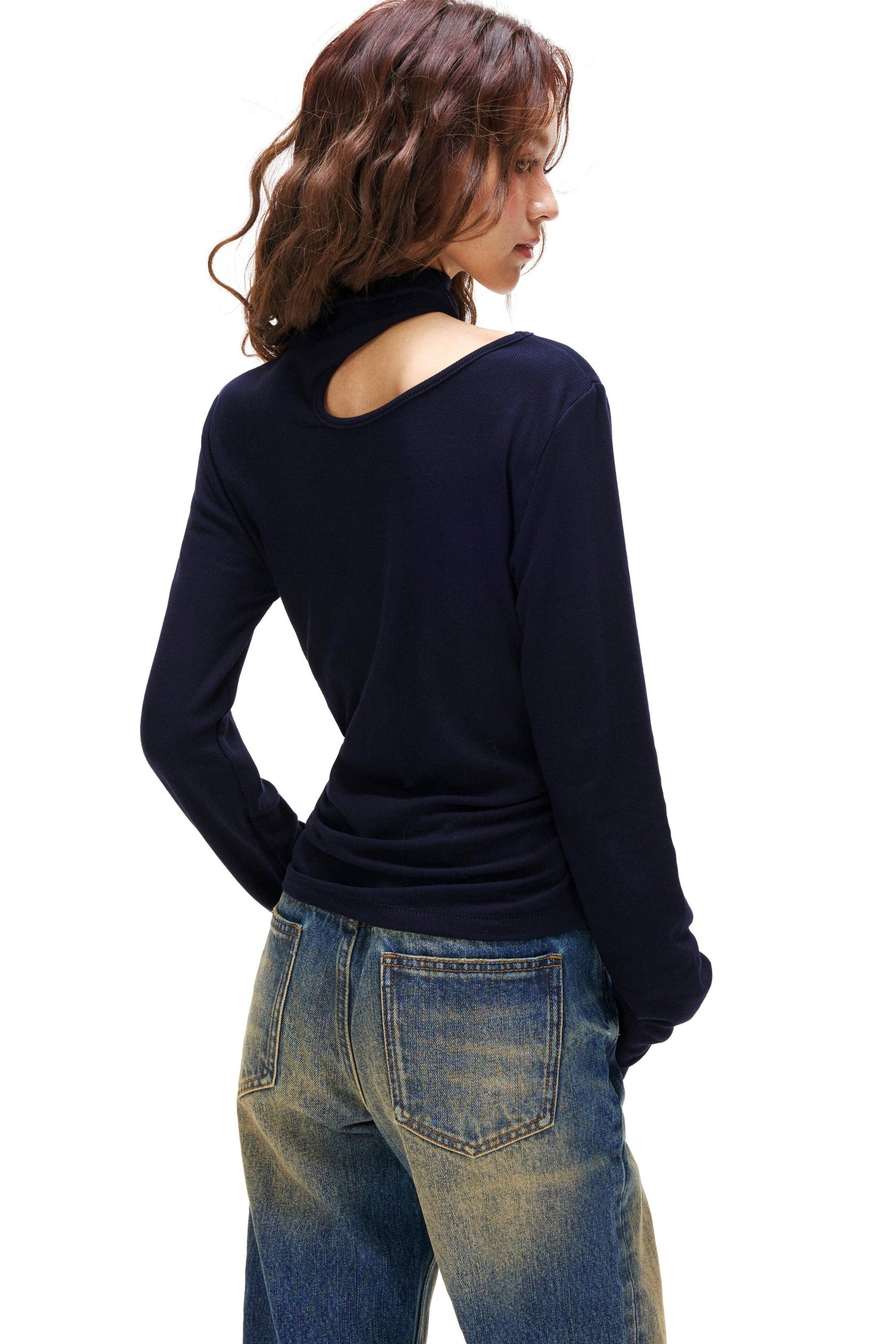 カットデザインタートルネックトップス