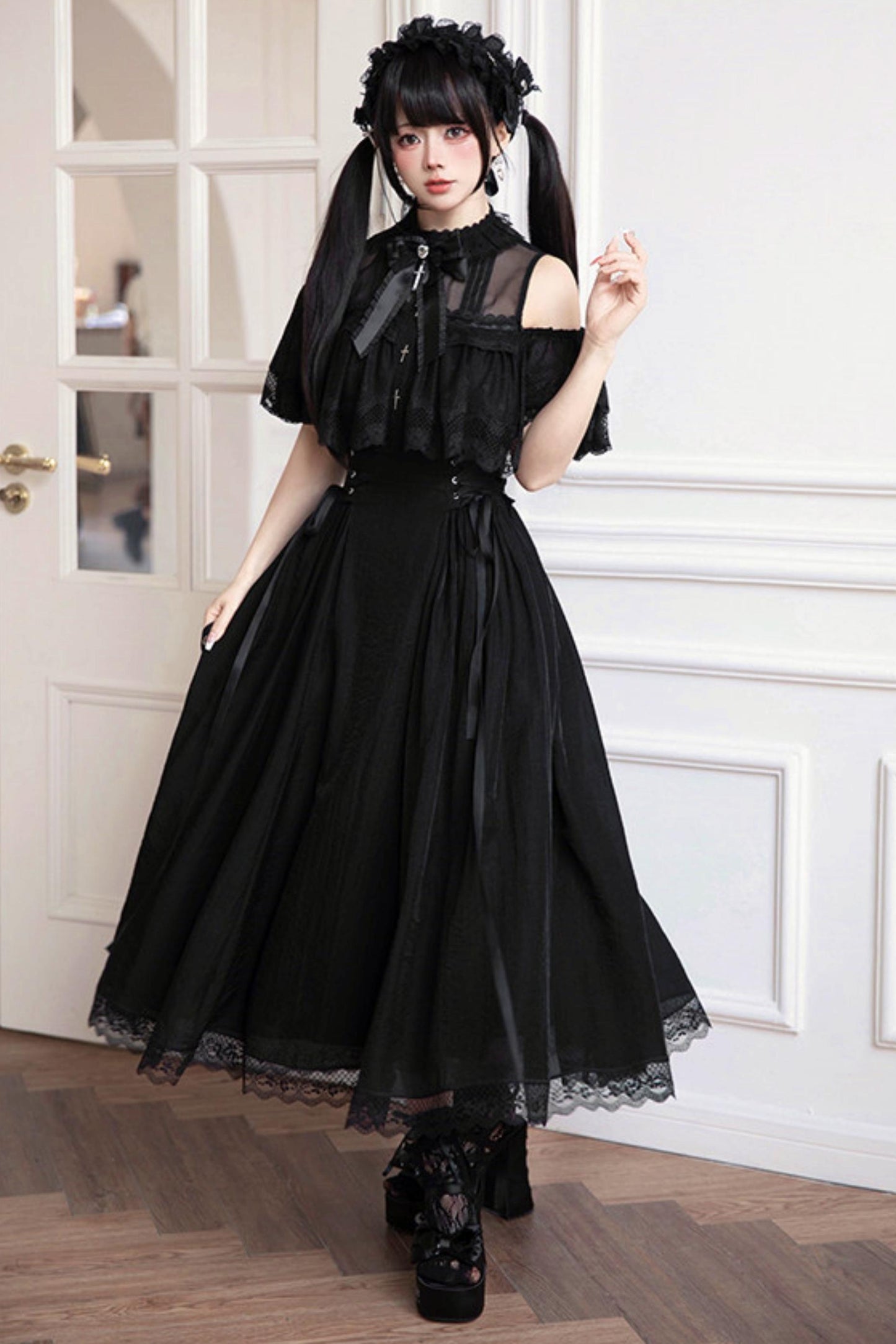 Gothic Young Lady Lace Dress + Accessories